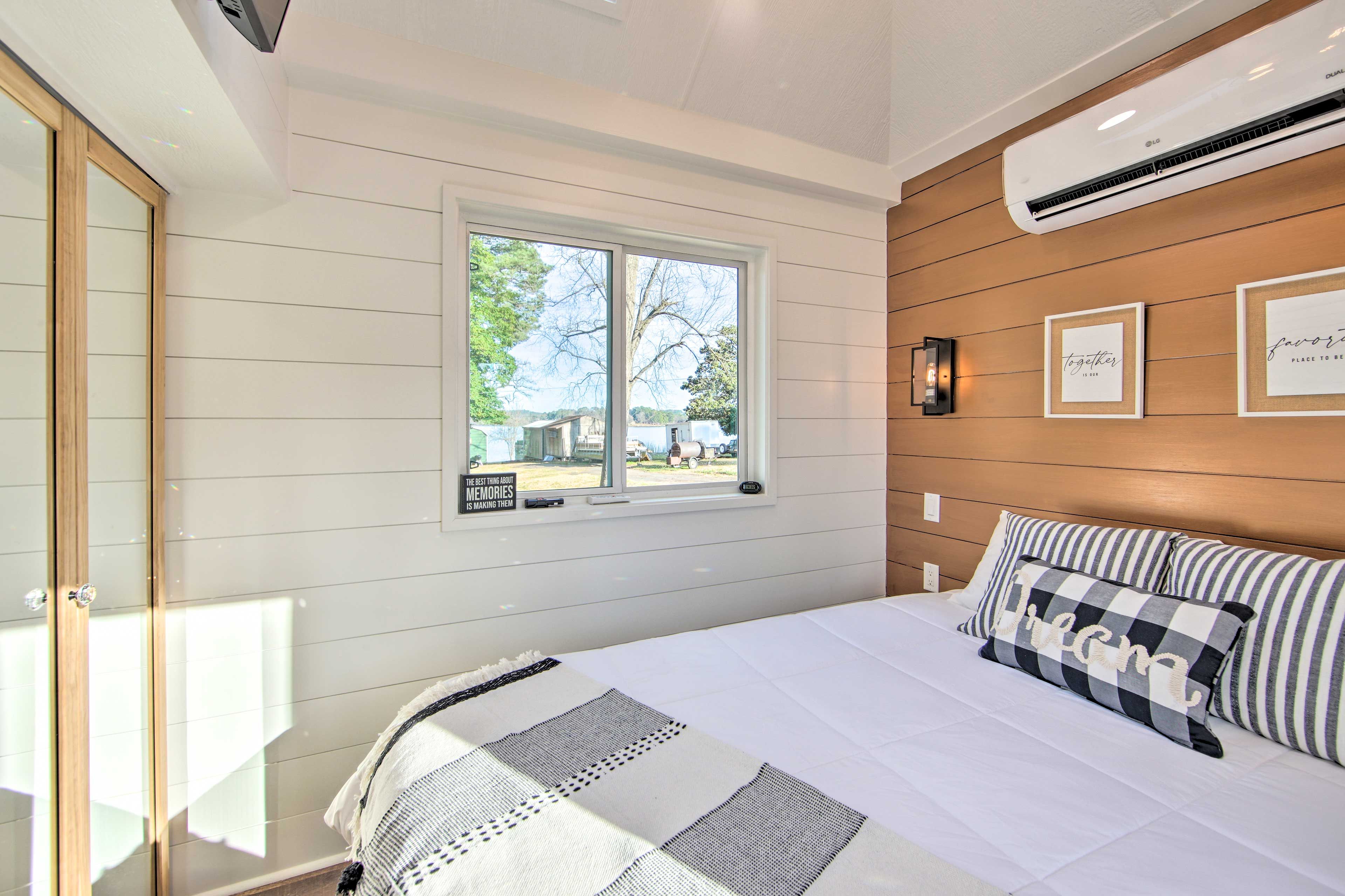 Bedroom | Linens & Towels Provided