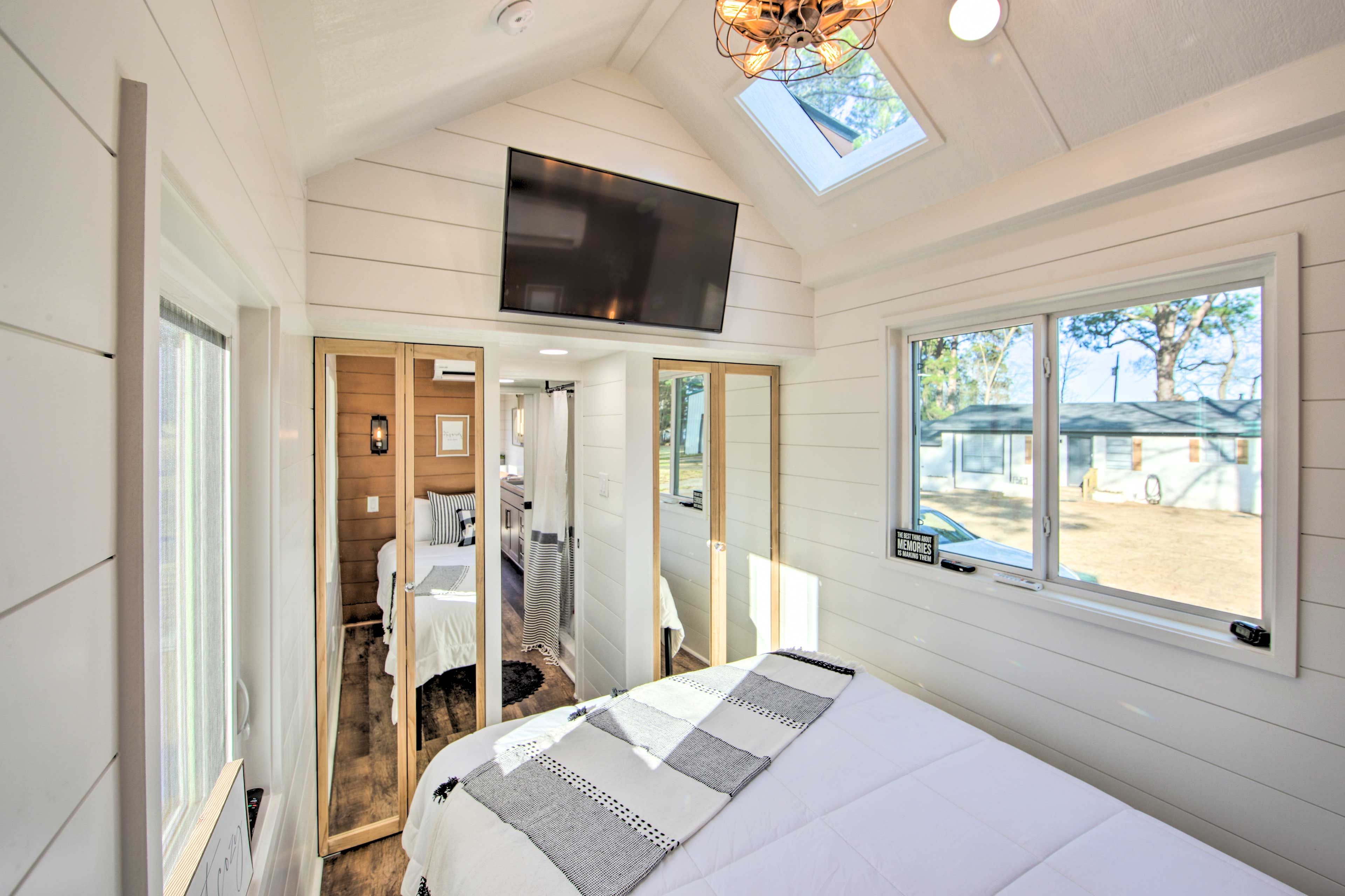 Bedroom | Smart TV