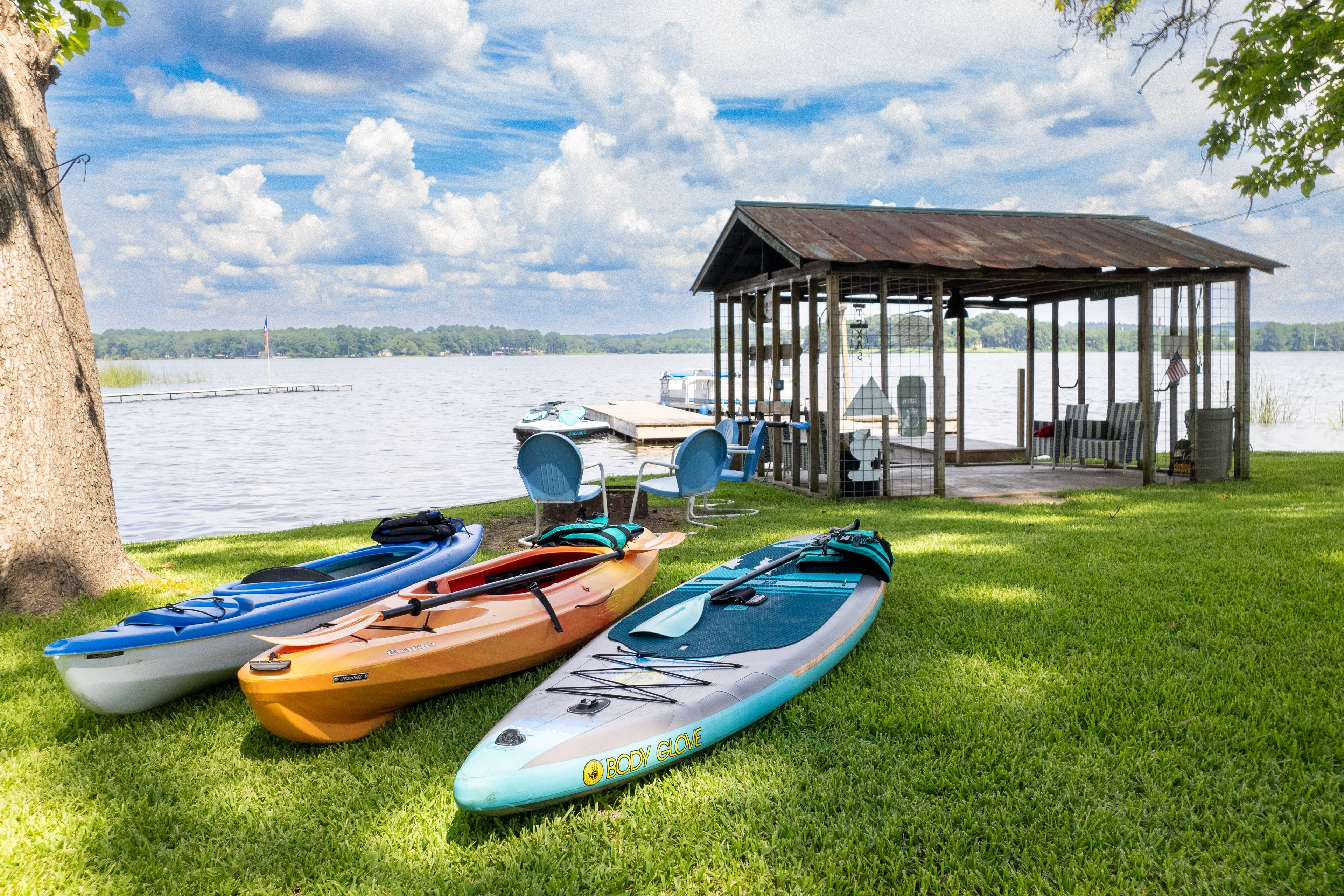 Backyard | 2 Kayaks | Paddleboard