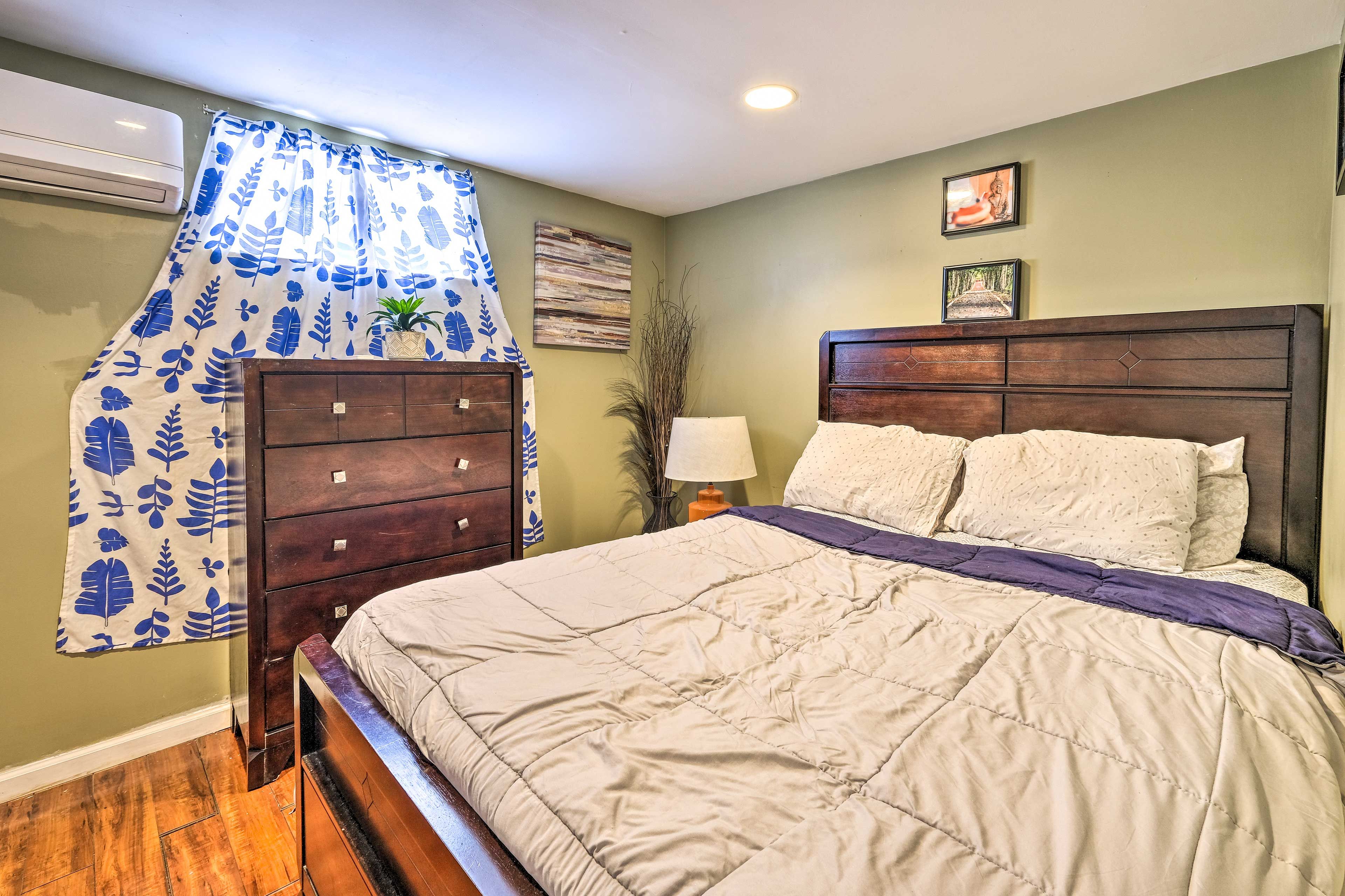 Bedroom | Queen Bed