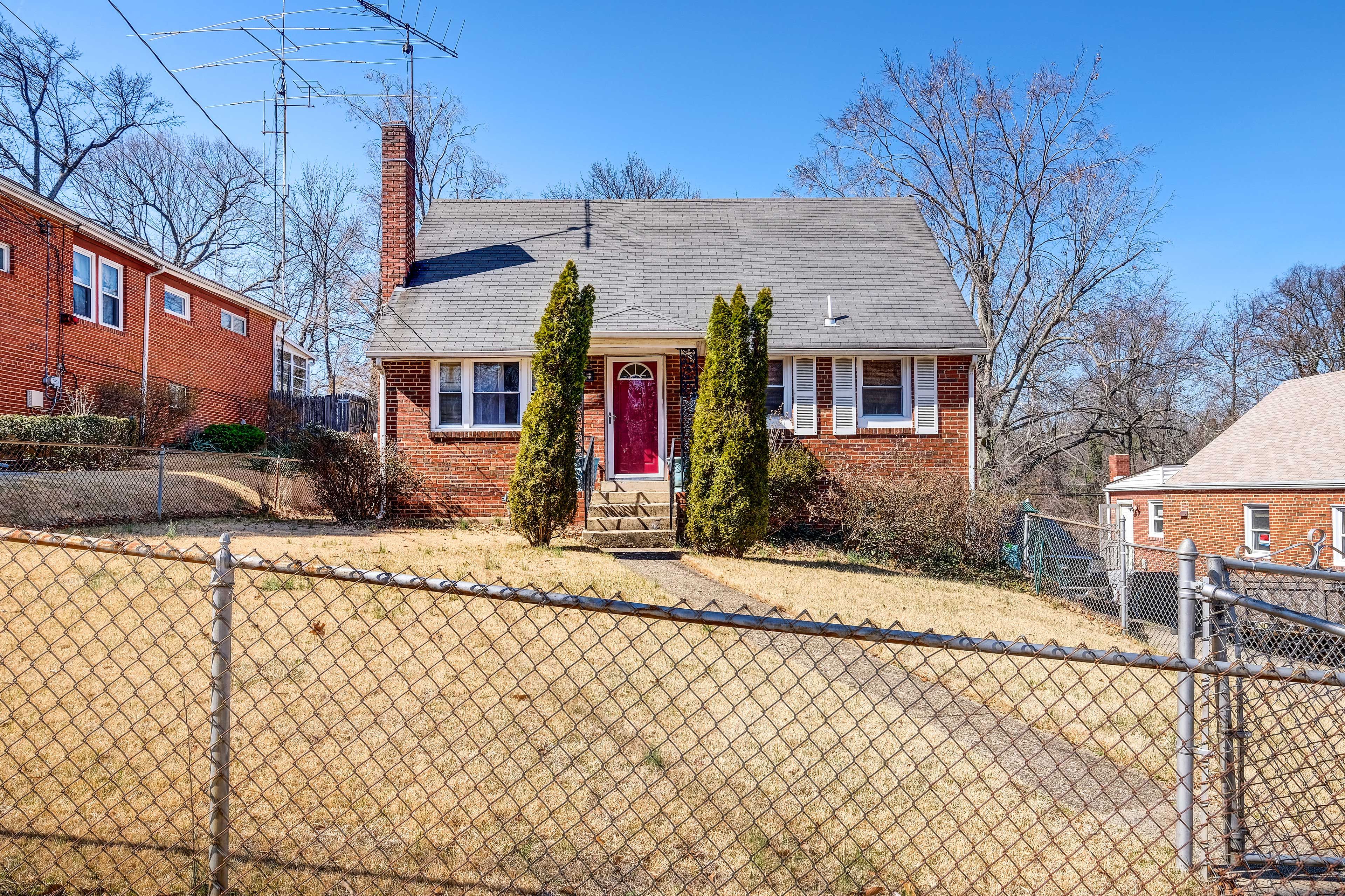 Property Exterior | Ample Free Street Parking