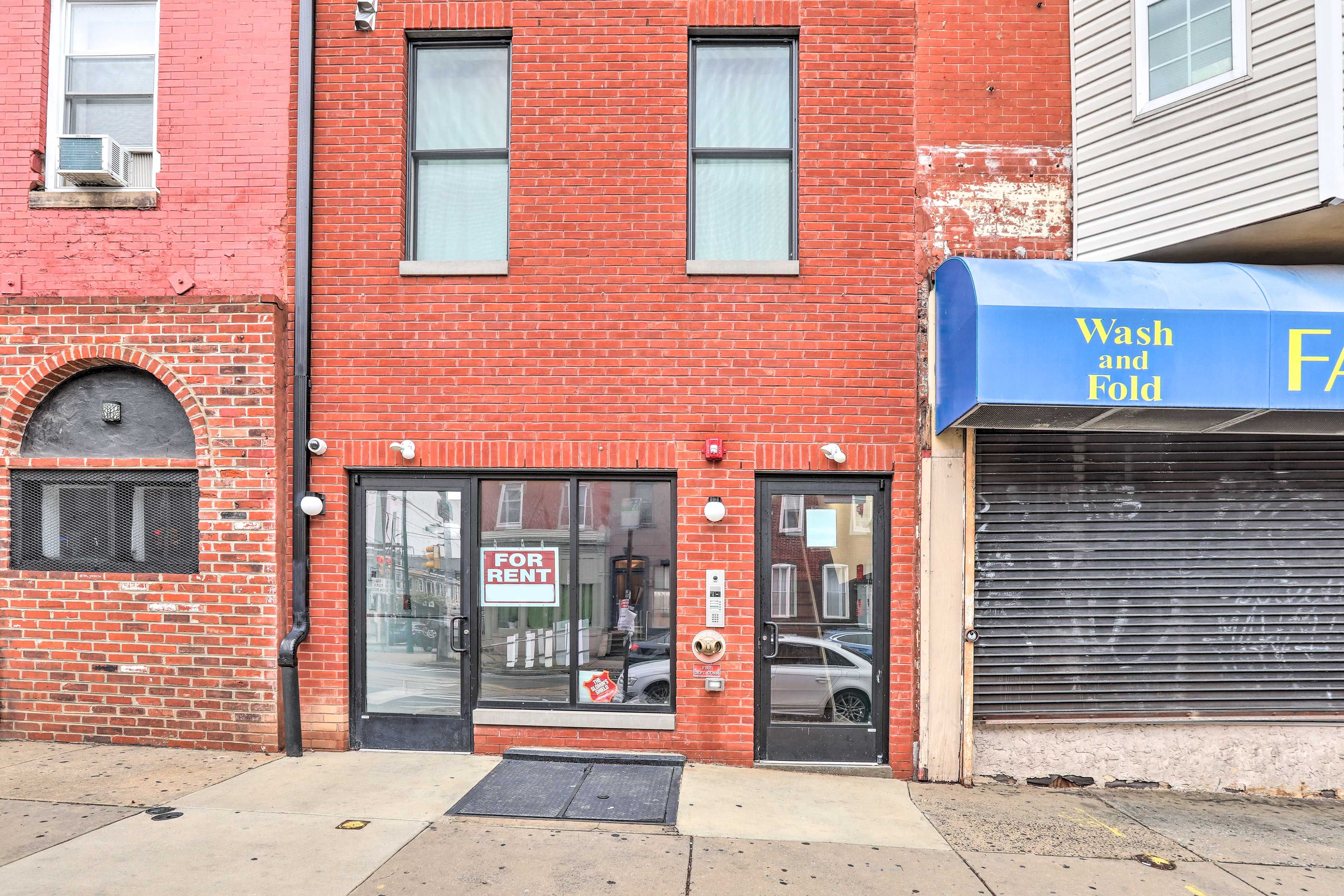 Building Exterior | 3 Exterior Security Cameras | Free Street Parking