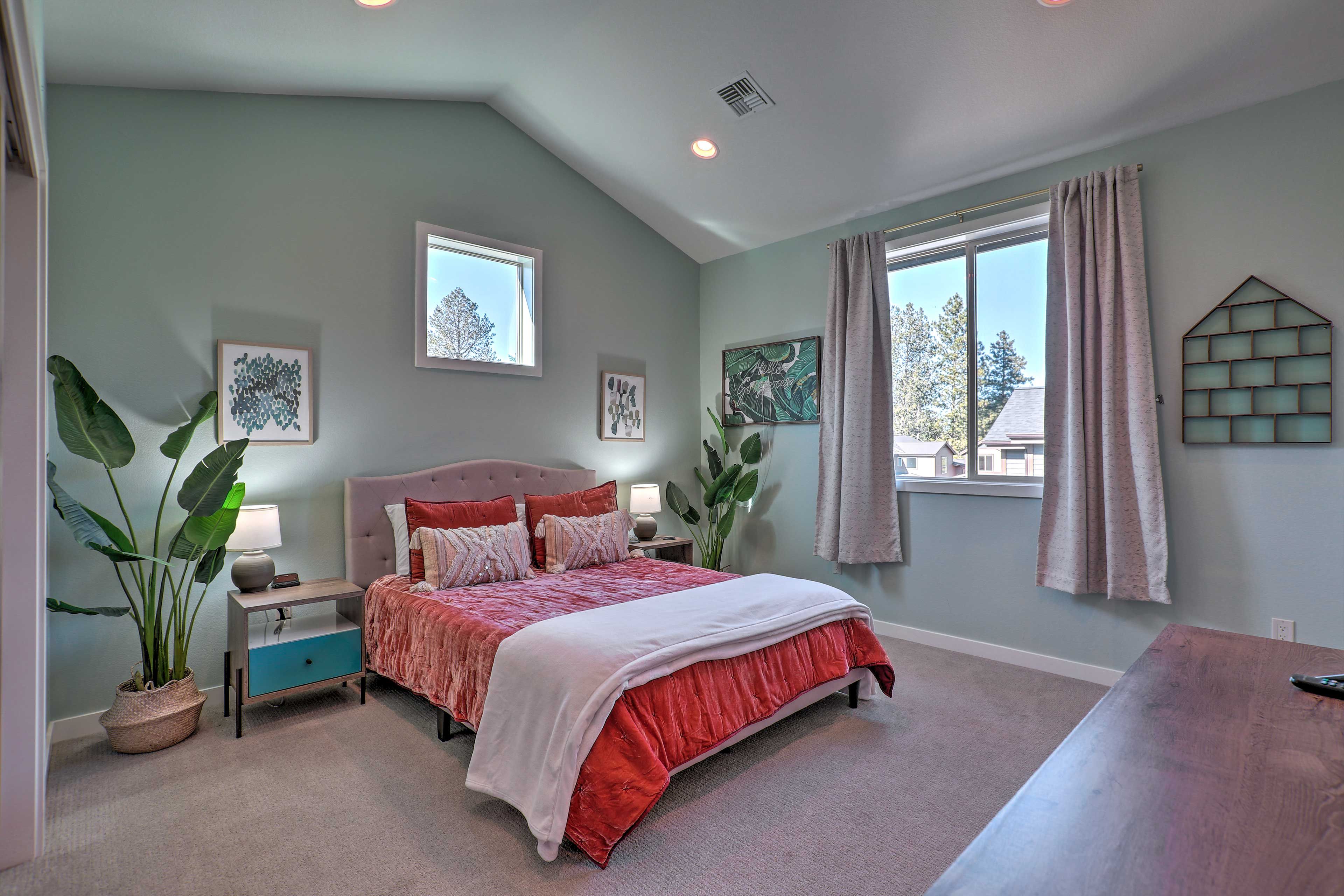 Bedroom 2 | Queen Bed