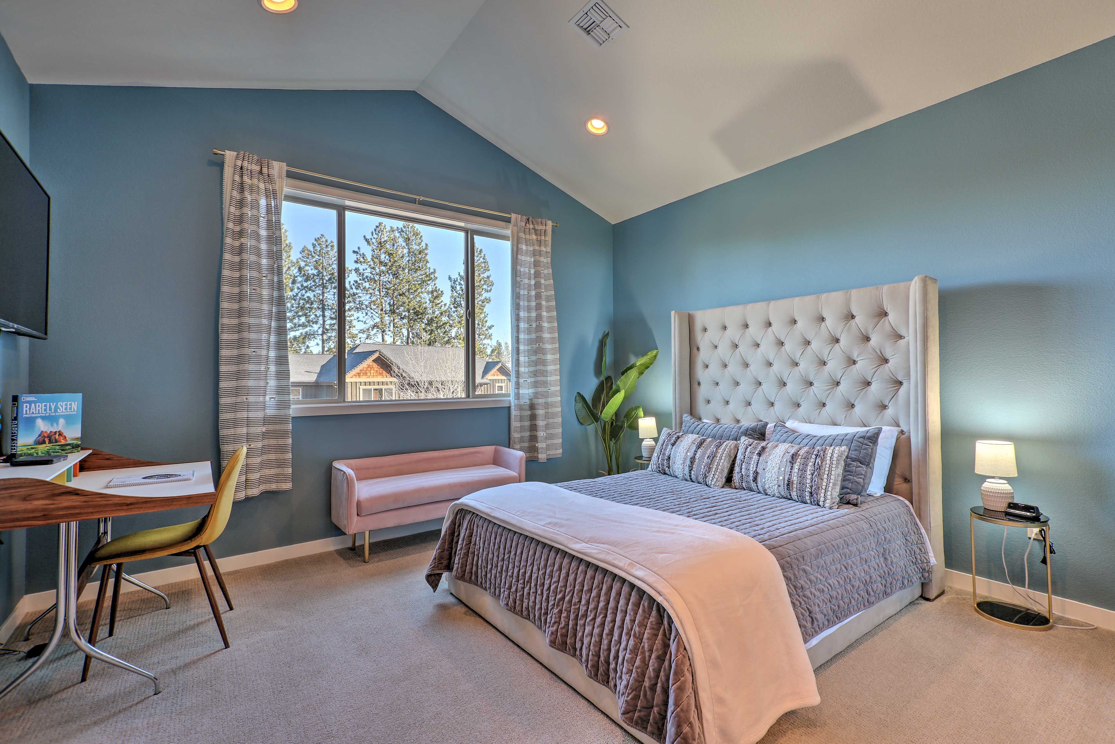 Bedroom 3 | Queen Bed | Smart TV
