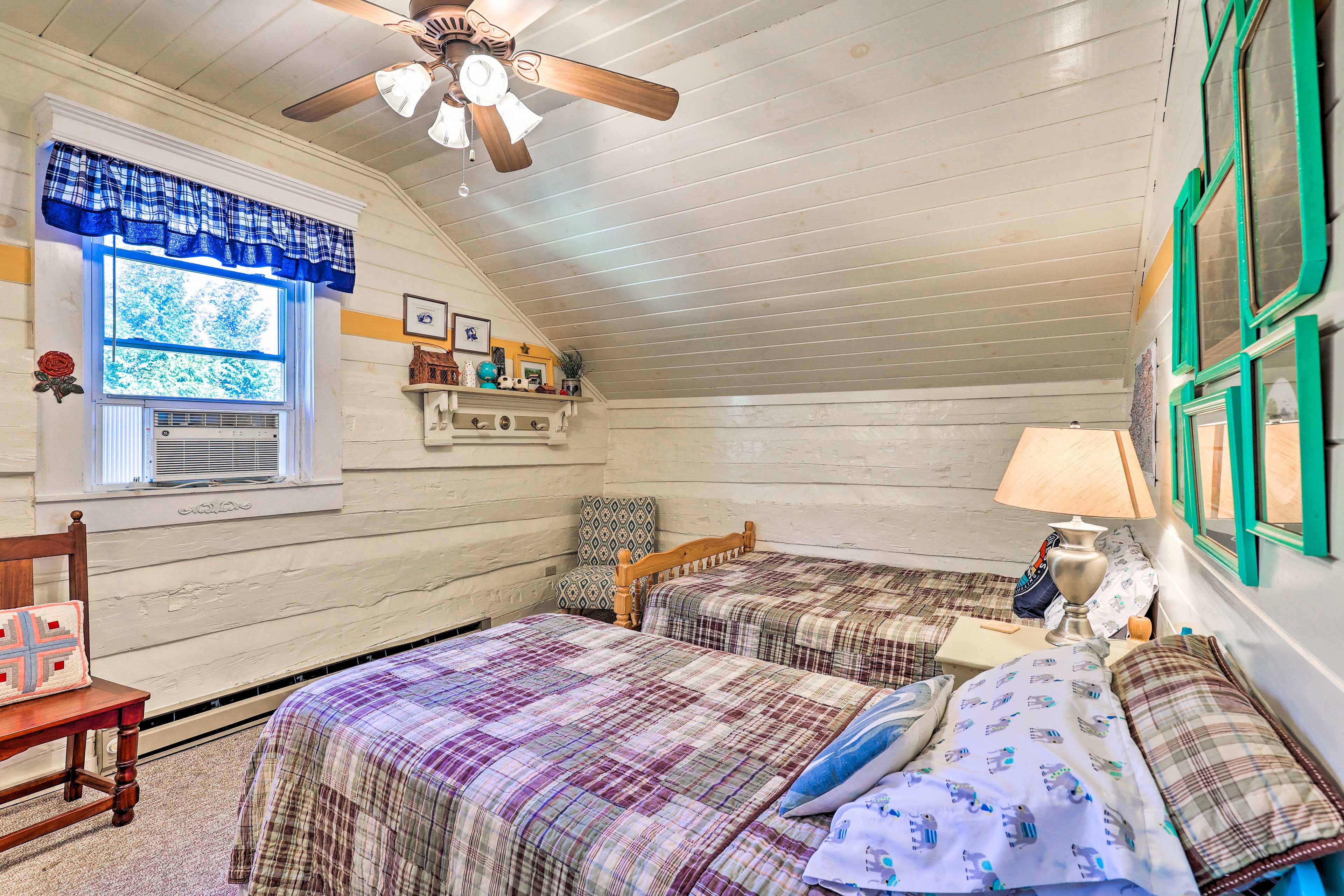 Bedroom 2 | Upper Level | Twin Bed | Full Bed
