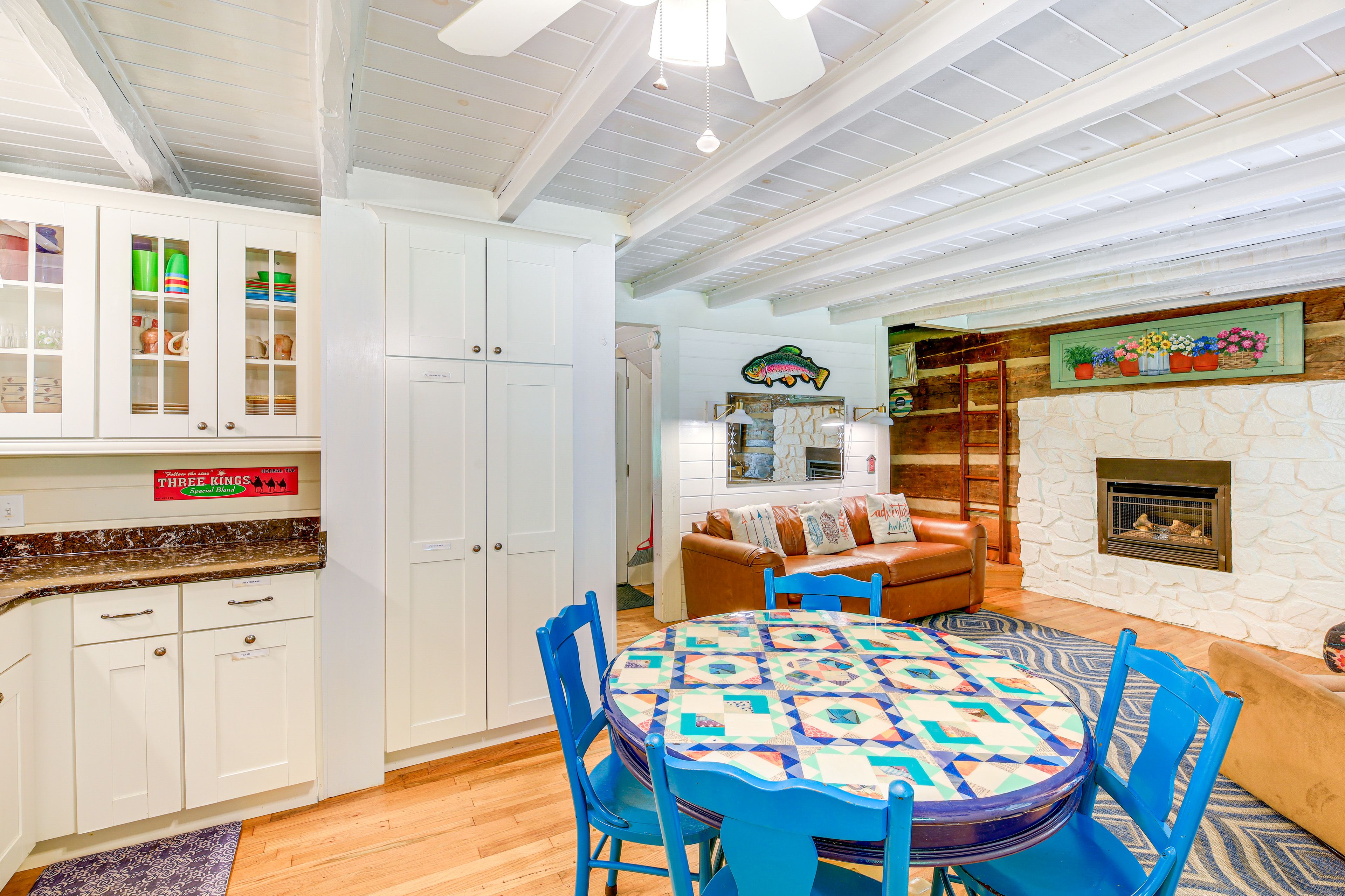 Dining Area | Dishware Provided