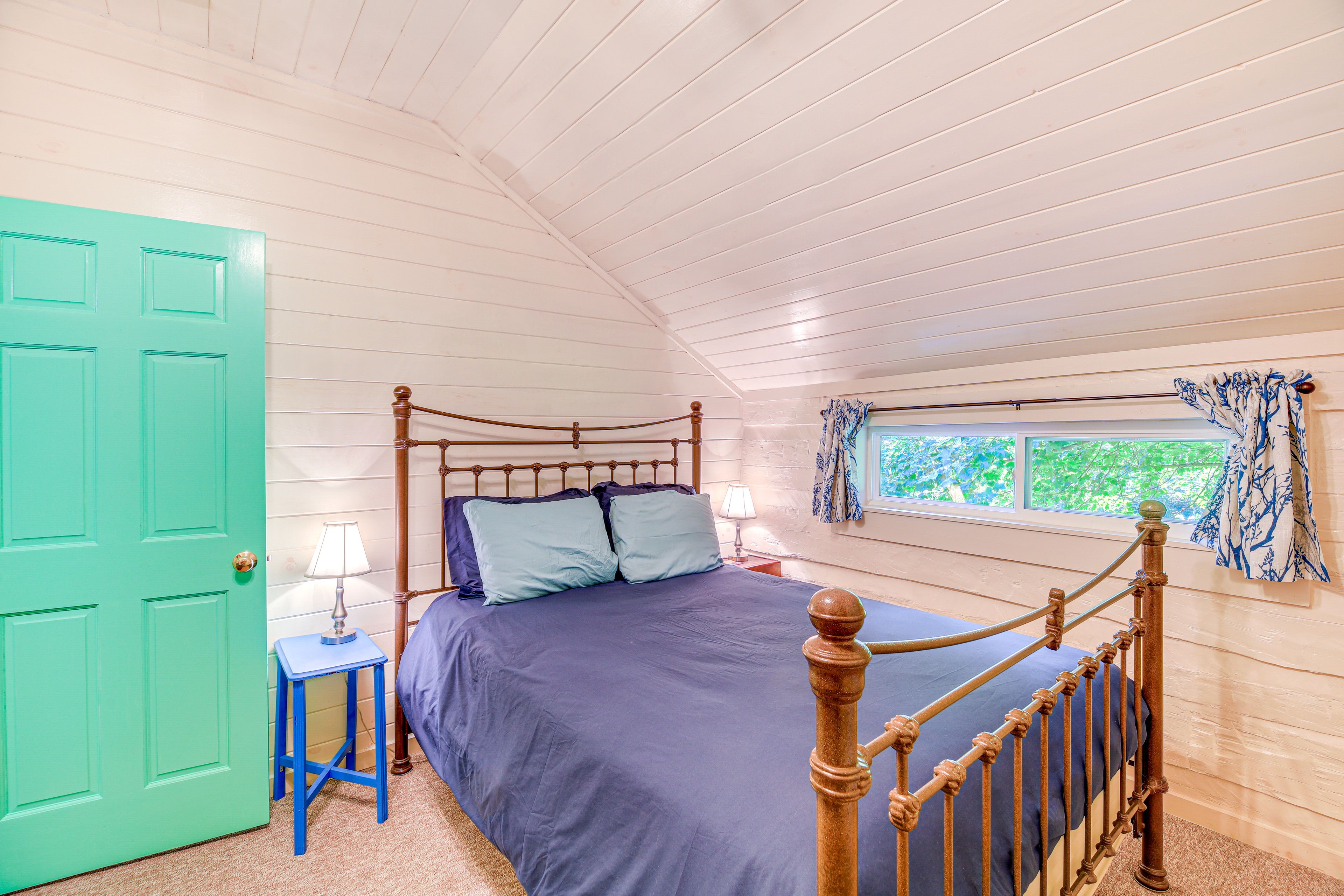Bedroom 1 | Upper Level | Queen Bed