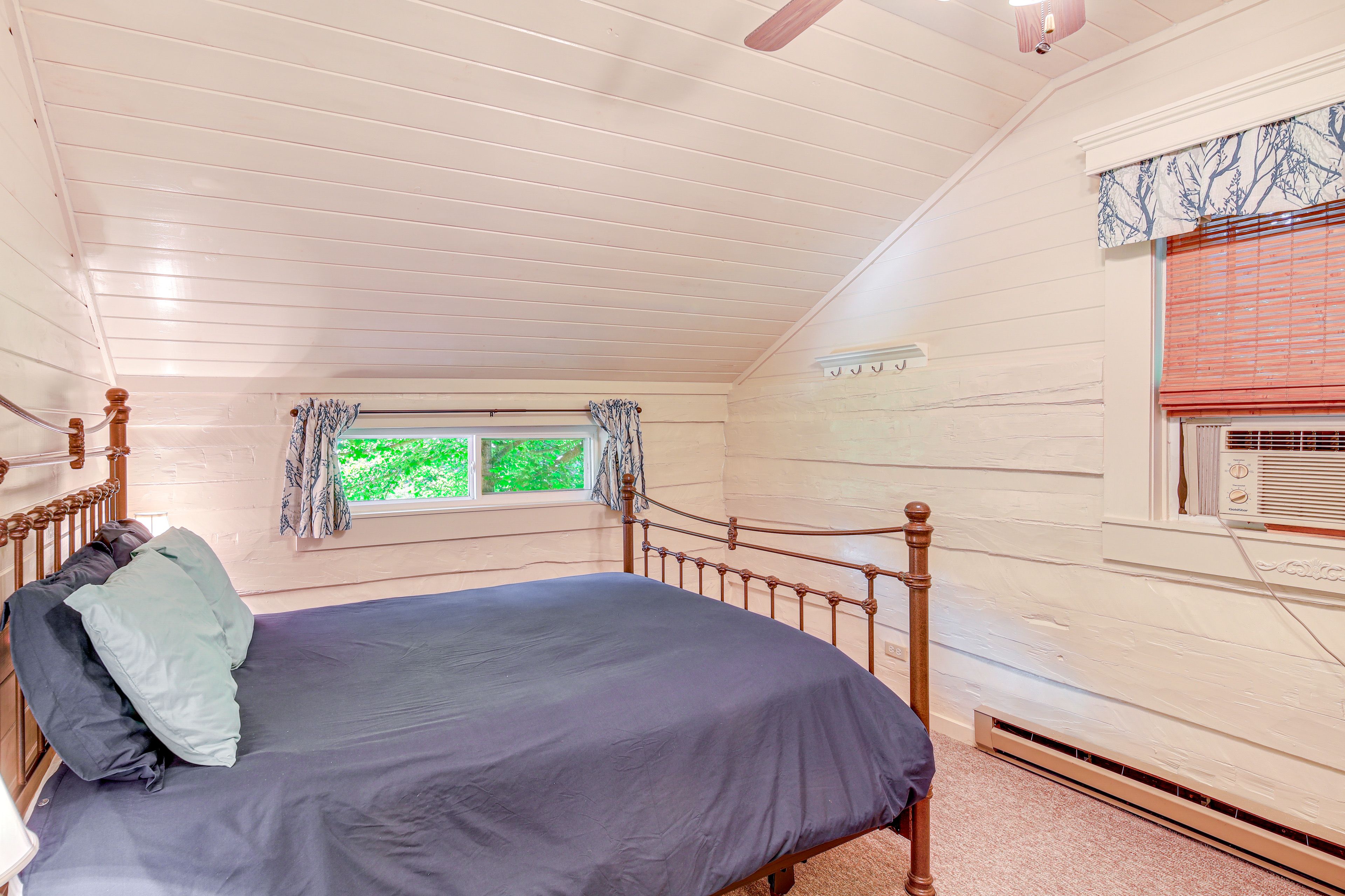 Bedroom 1 | Linens Provided