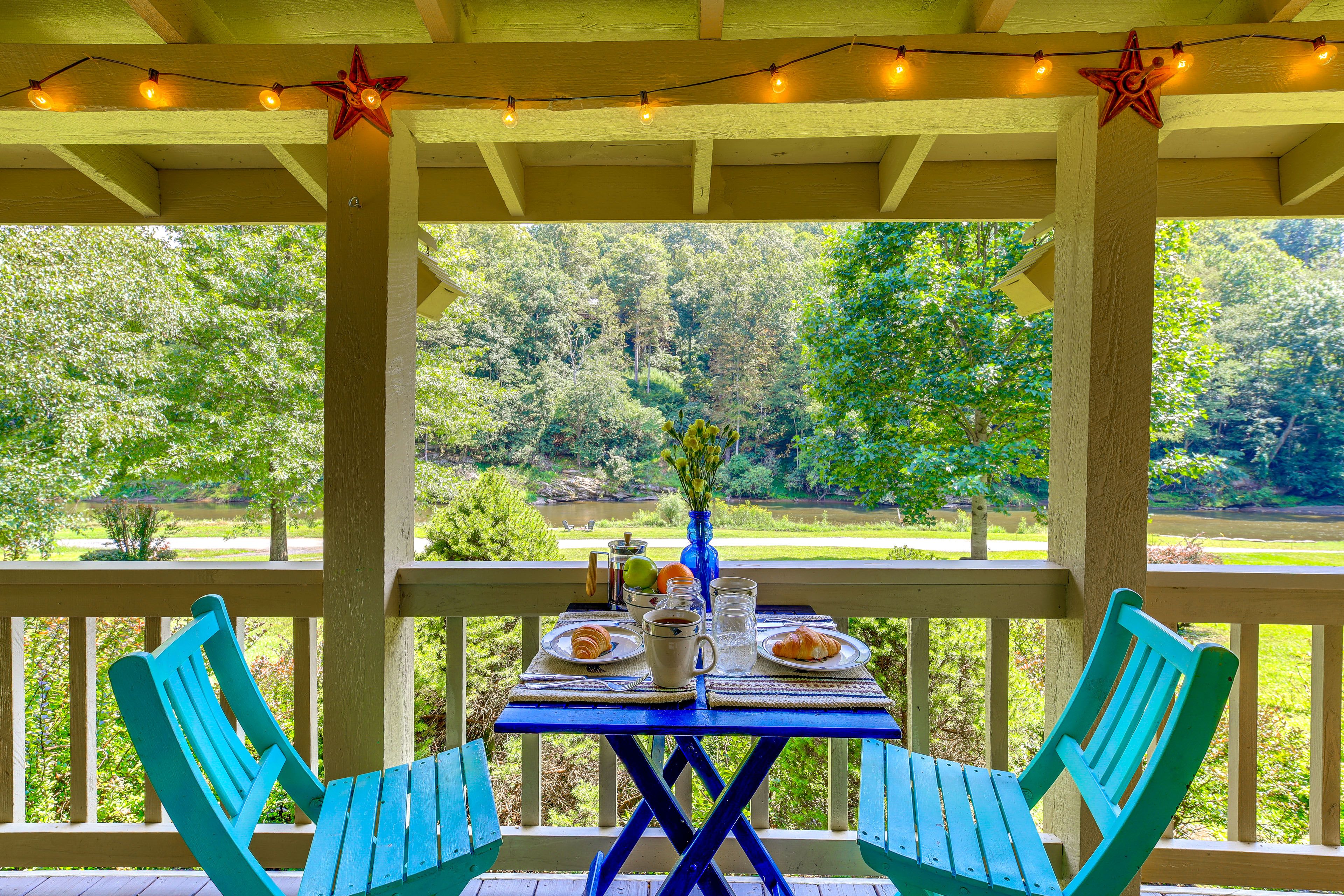 Lansing Vacation Rental | 2BR | 1.5BA | 874 Sq Ft | Stairs Required