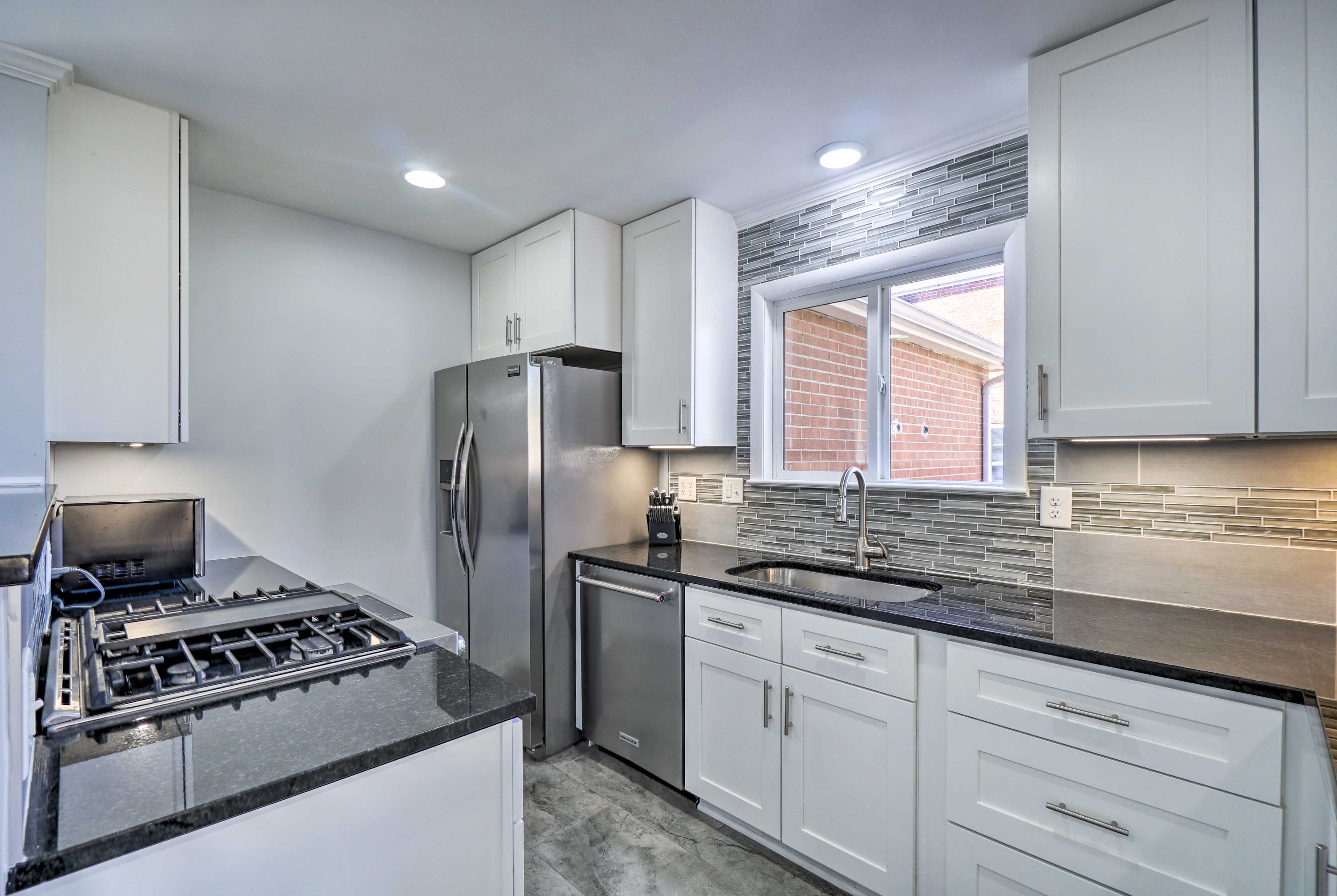 Townhome Interior | Fully Equipped Kitchen