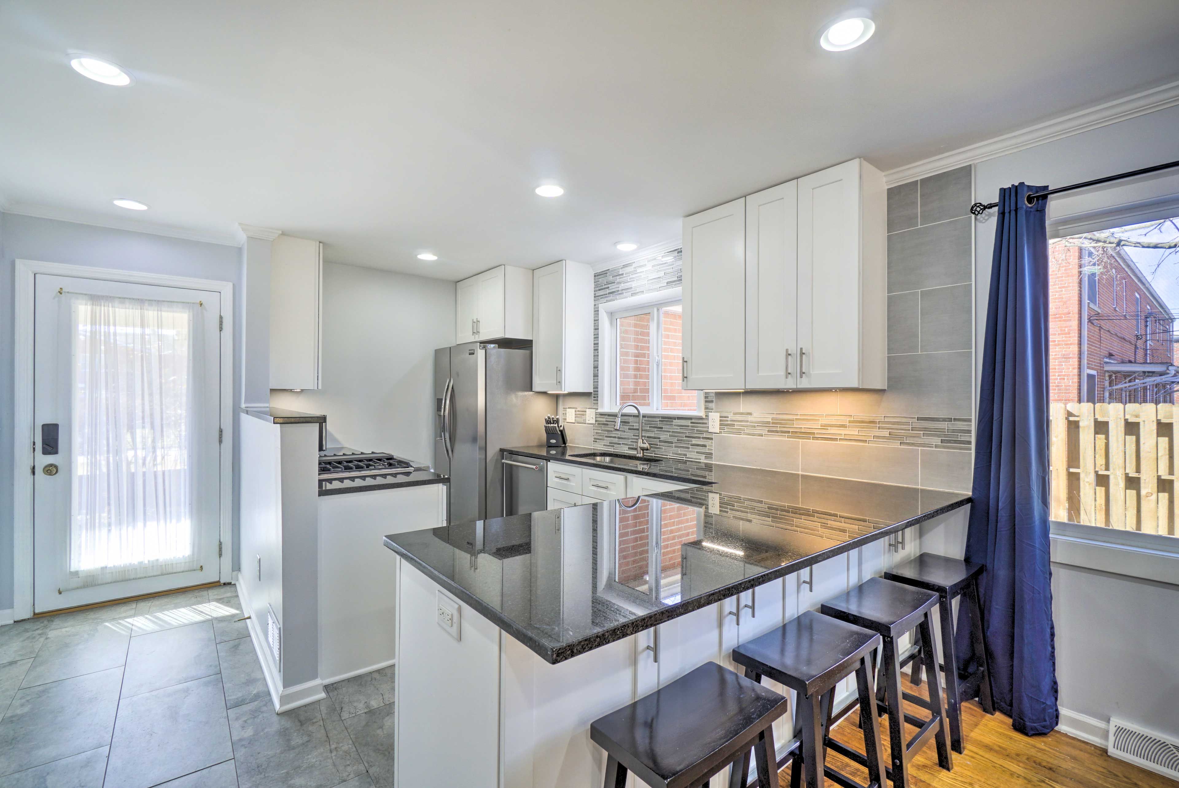 Kitchen | Breakfast Bar for 4