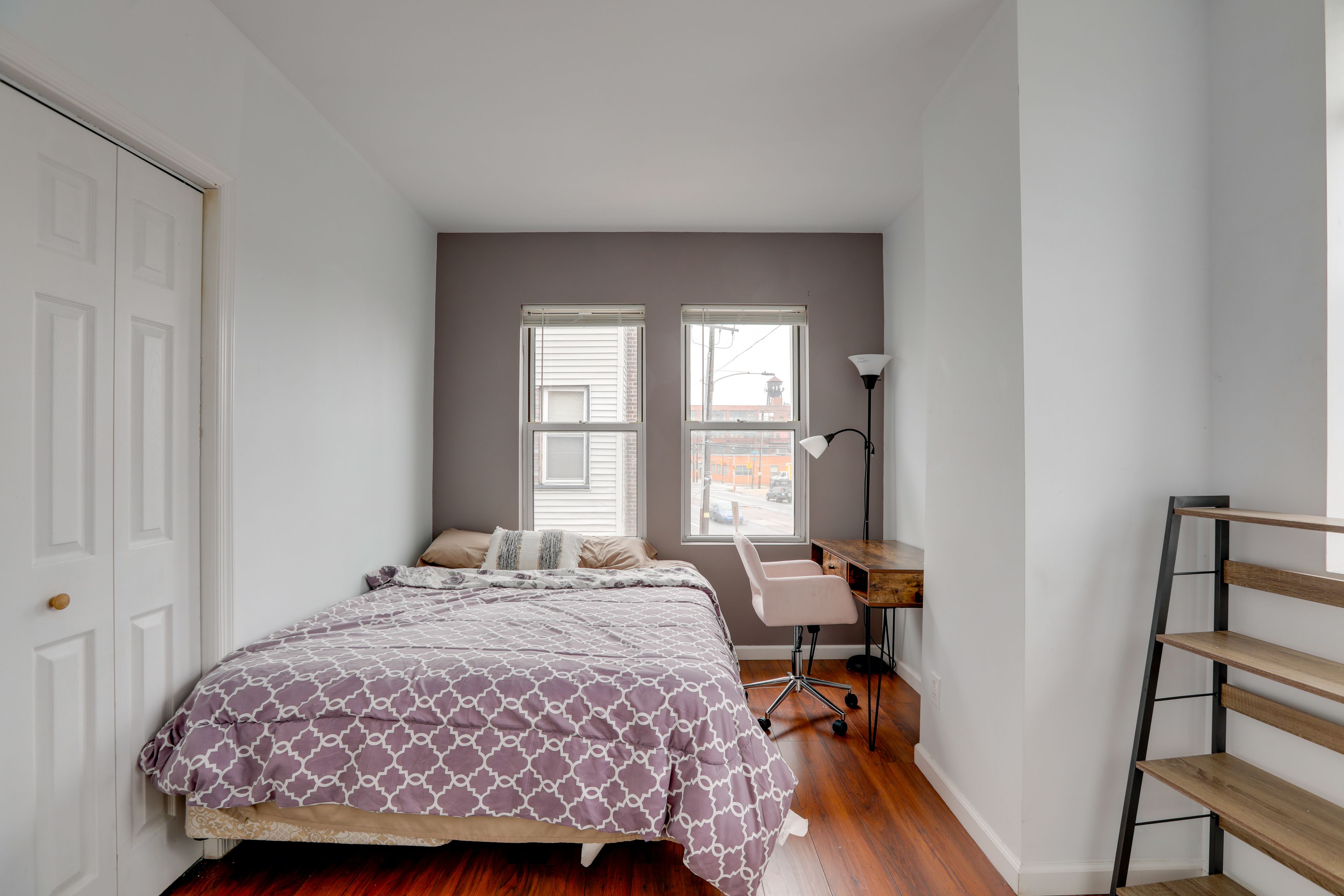 Bedroom 3 | Queen Bed | Workspace