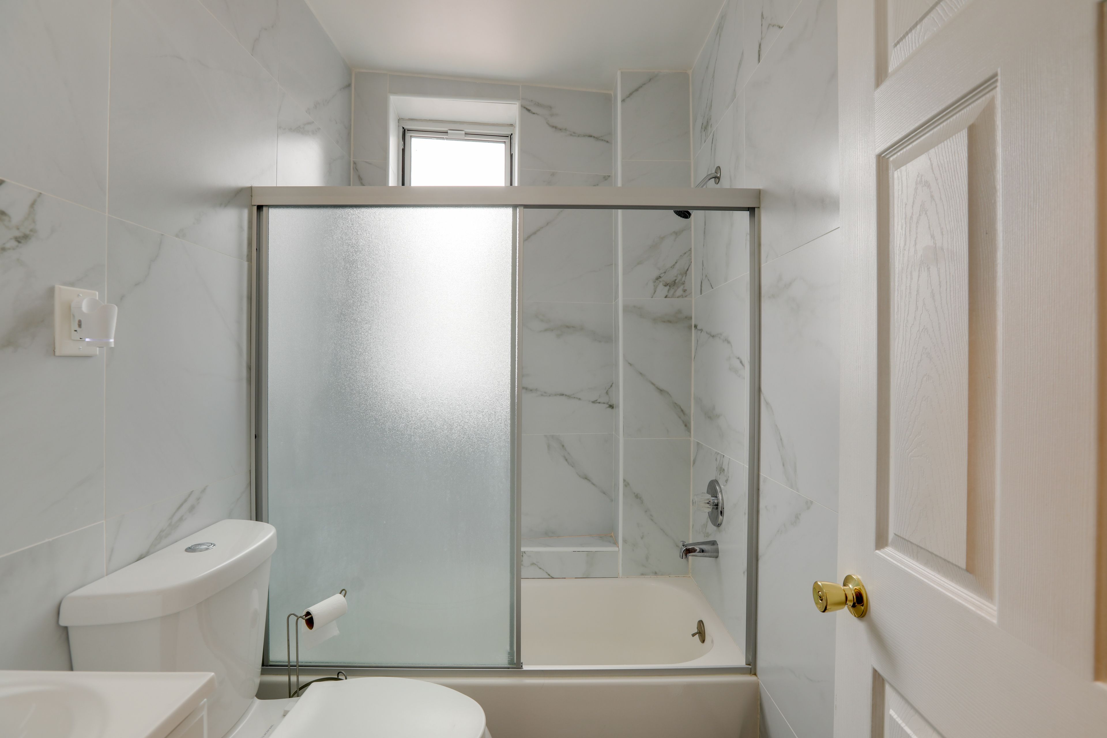 Full Bathroom | Complimentary Toiletries
