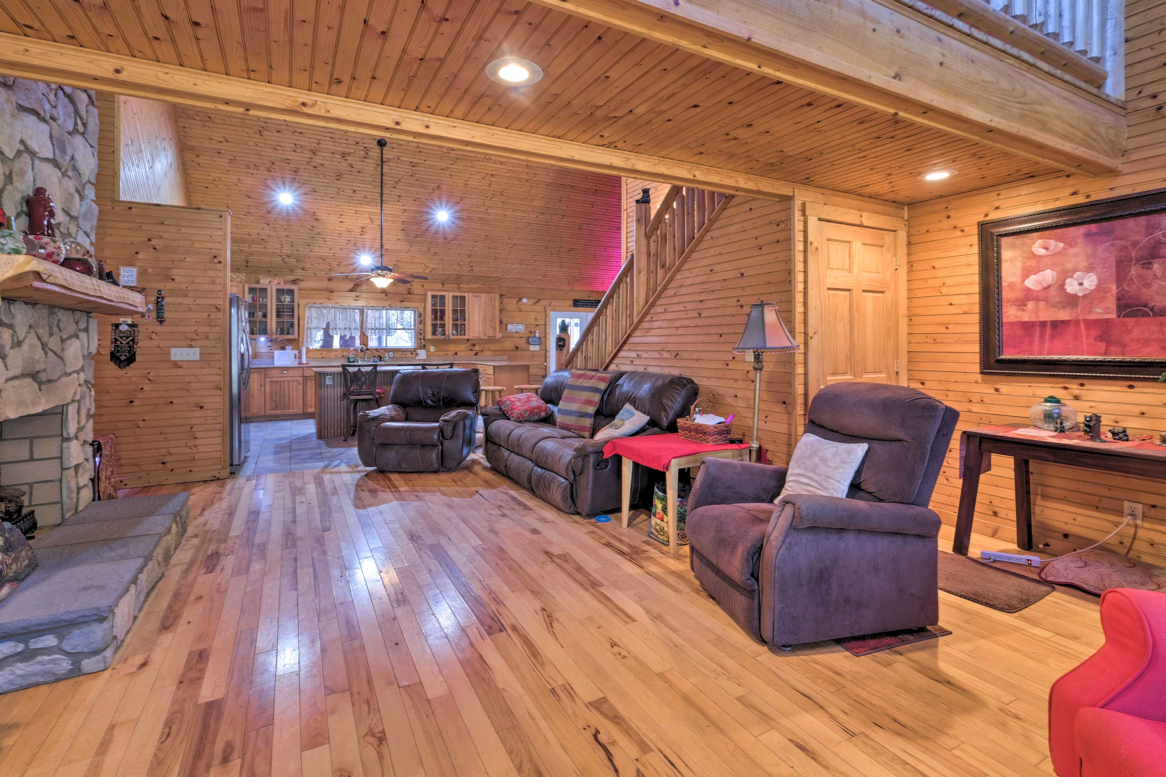 Living Room | Smart TV | Fireplace
