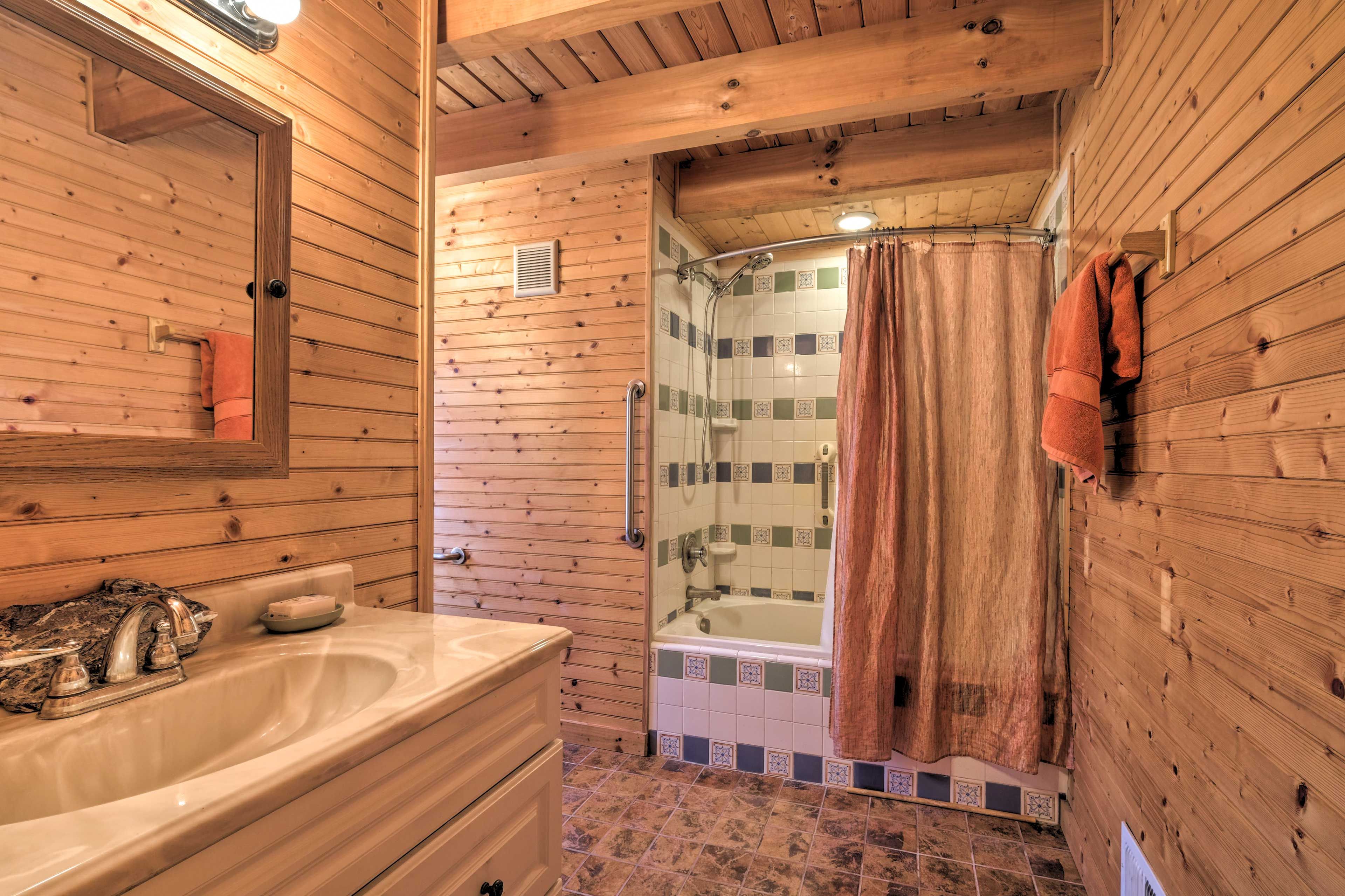 Full Bathroom | Shower/Tub Combo