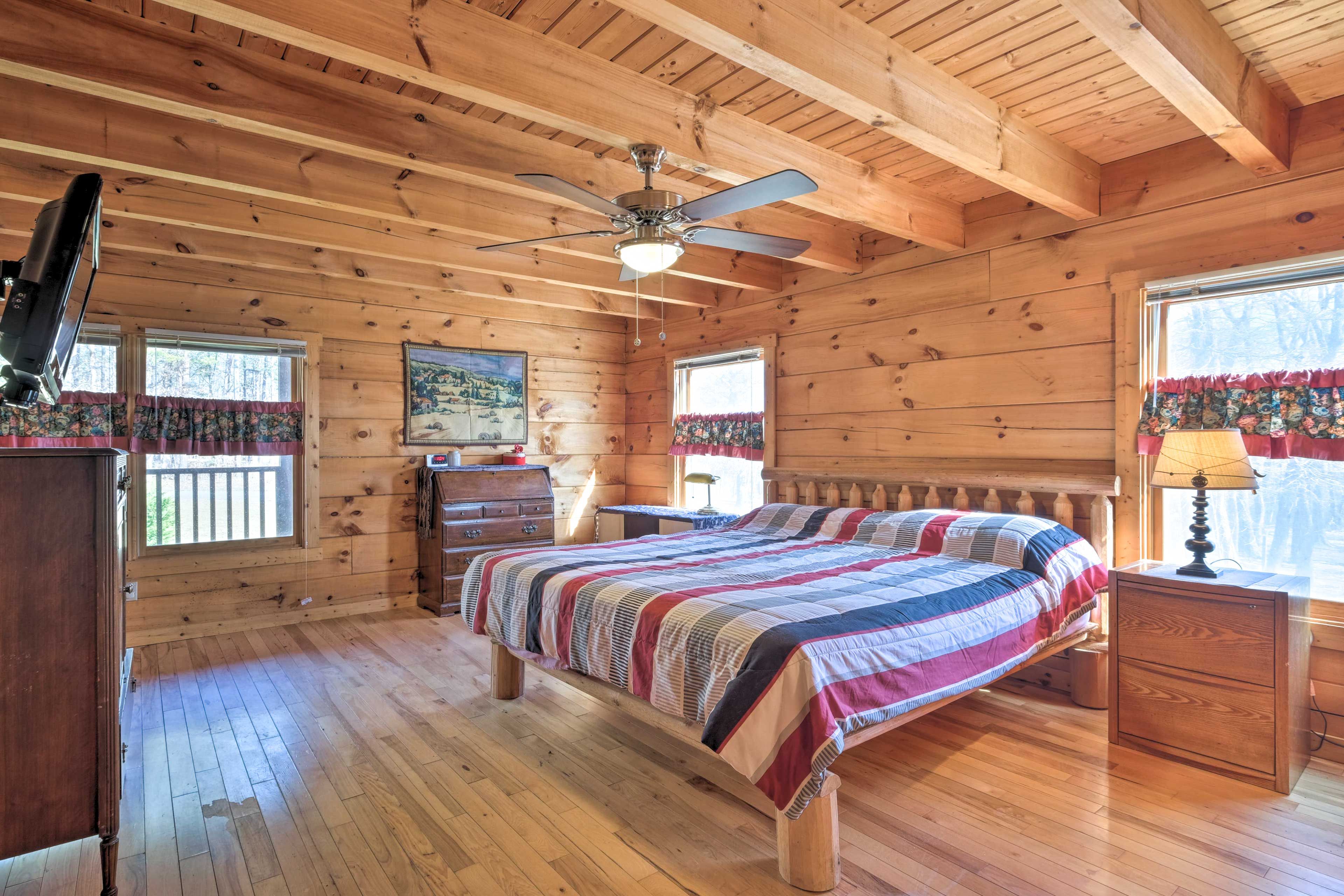 Bedroom 1 | California King Bed | Linens Provided | Smart TV | 1st Floor
