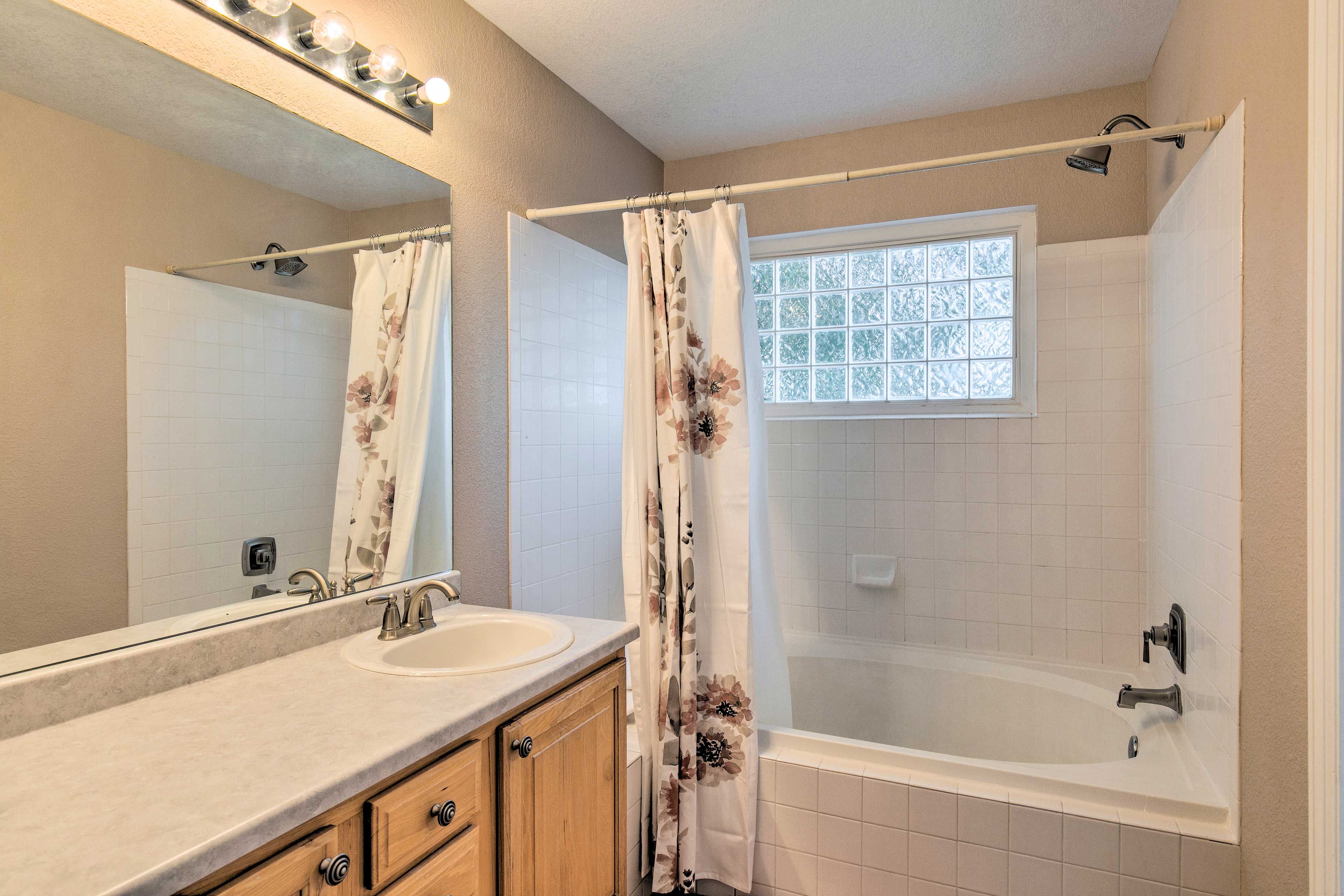 Full Bathroom | Toiletries Provided