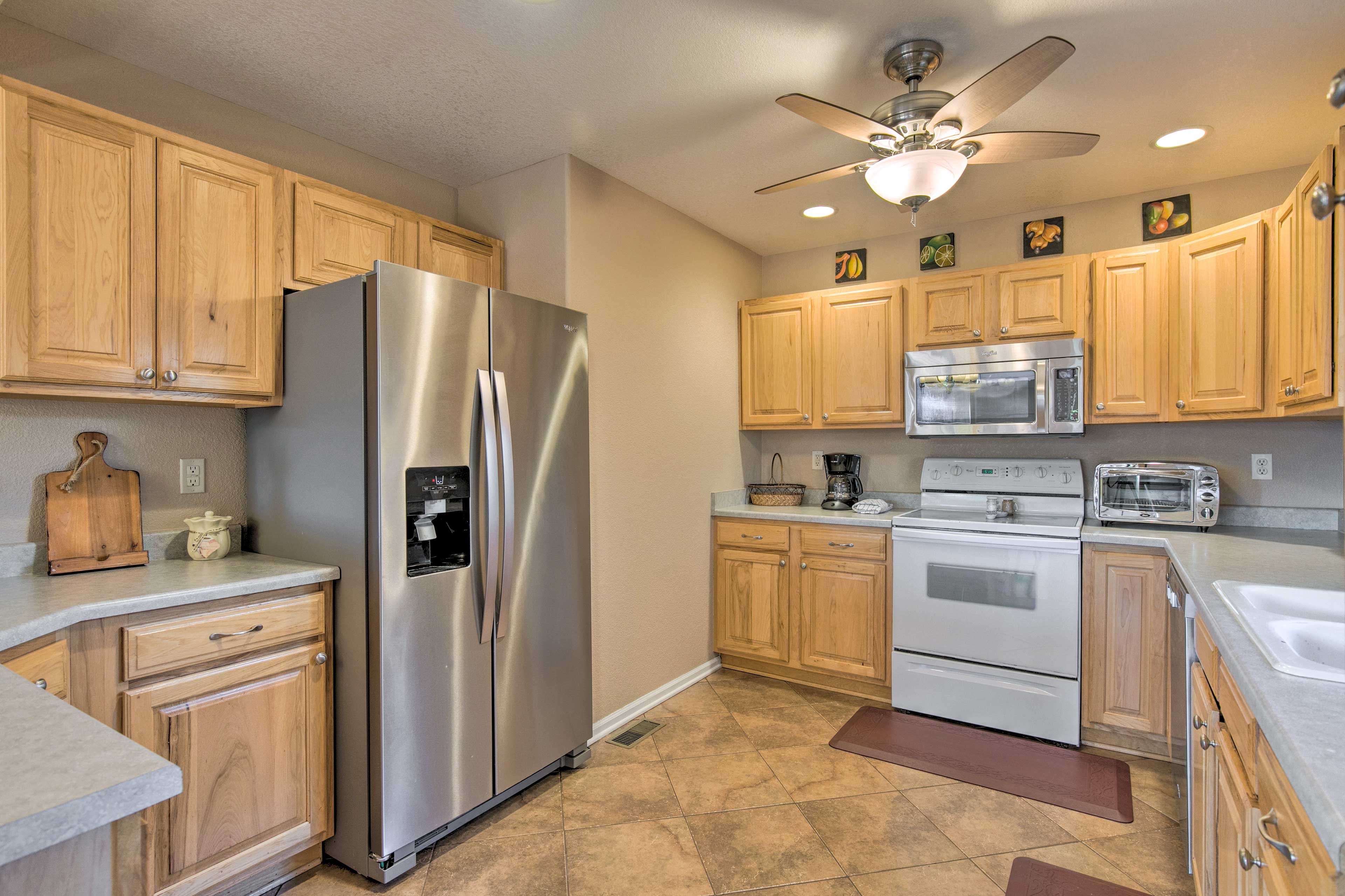 Kitchen | Cooking Basics | Coffee Maker | Paper Towels/Trash Bags Provided