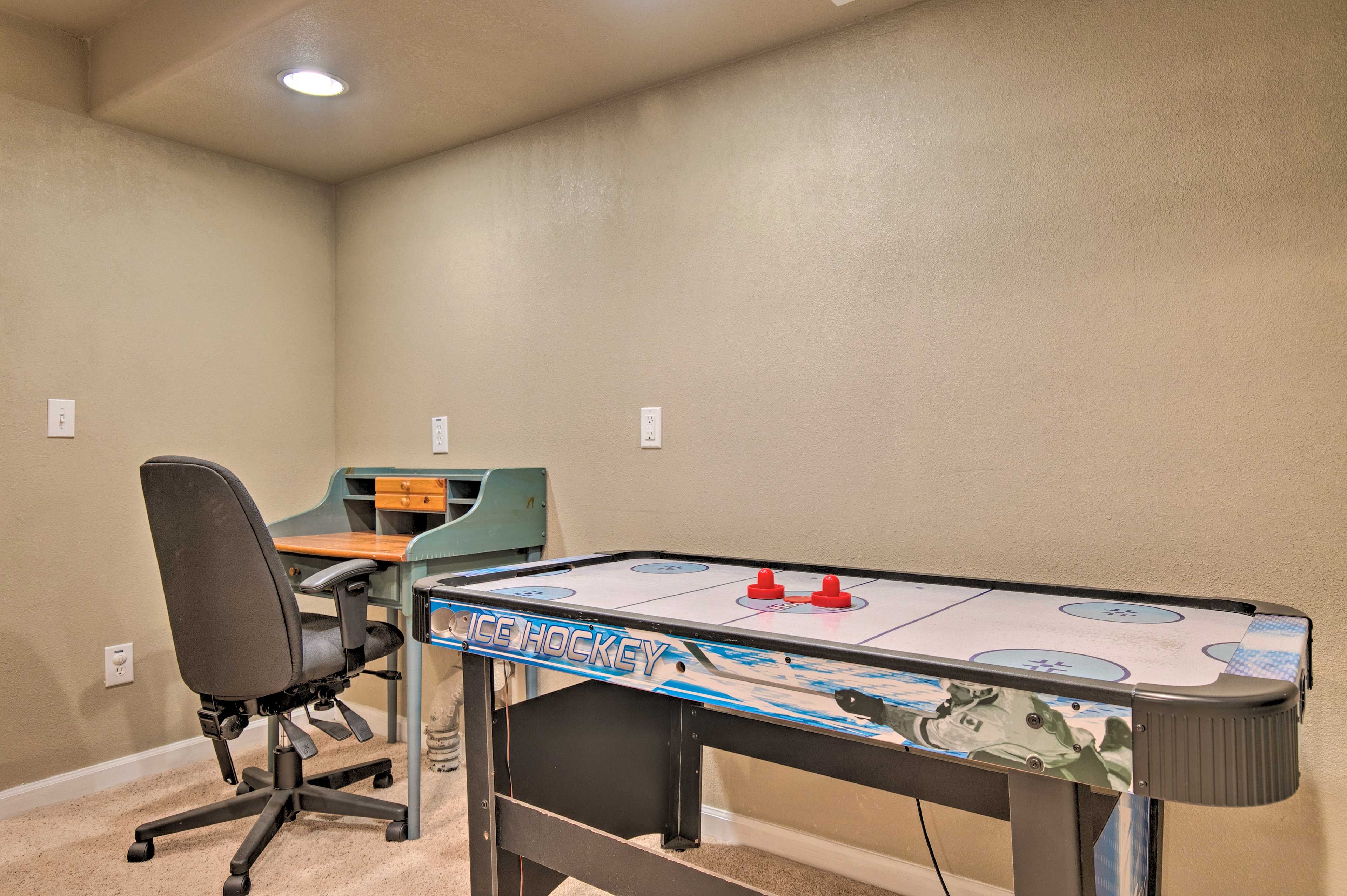 Basement | Ice Hockey | Laptop Friendly | Exercise Bike