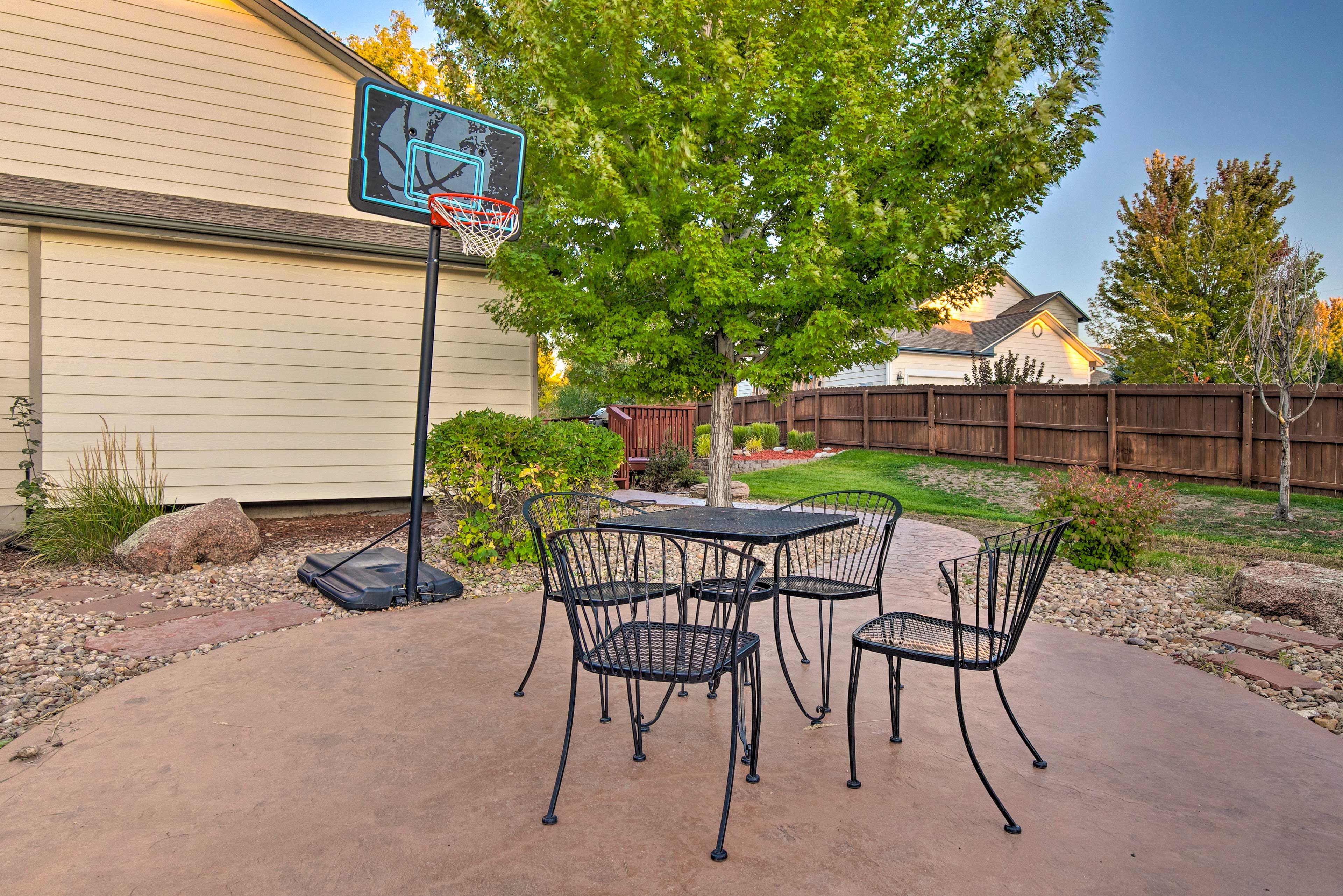 Outdoor Dining Area | Basketball Hoop | Spacious Backyard
