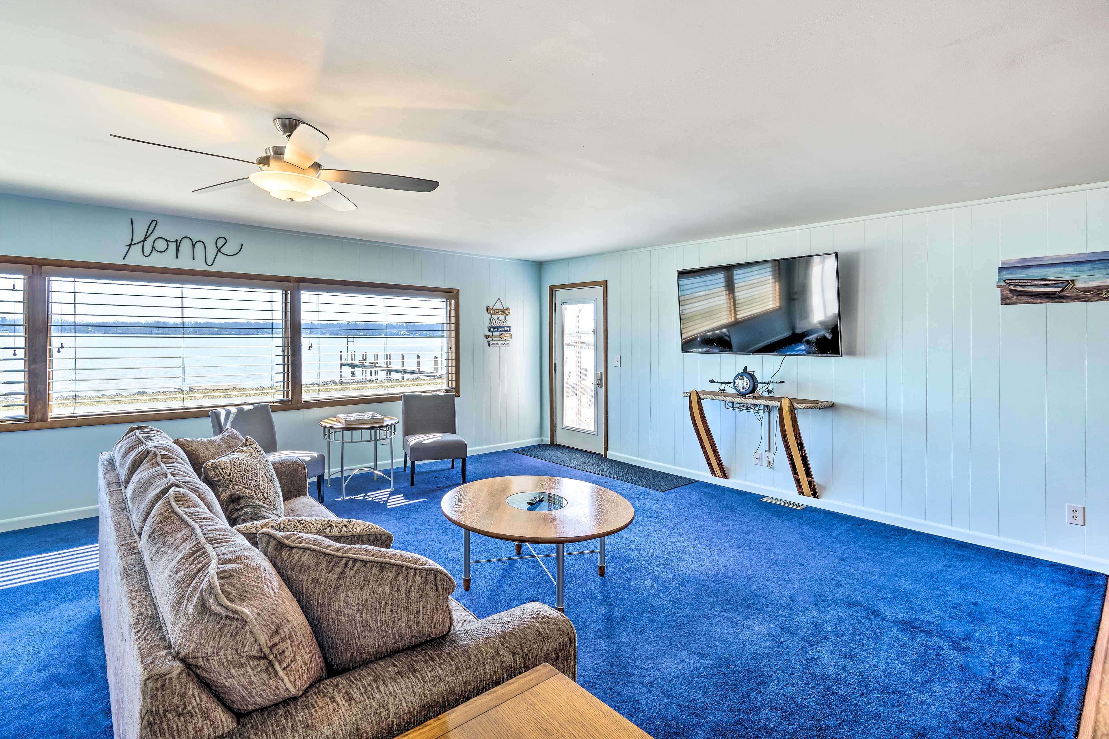 Living Area | Main Level | Smart TV | Internet Access