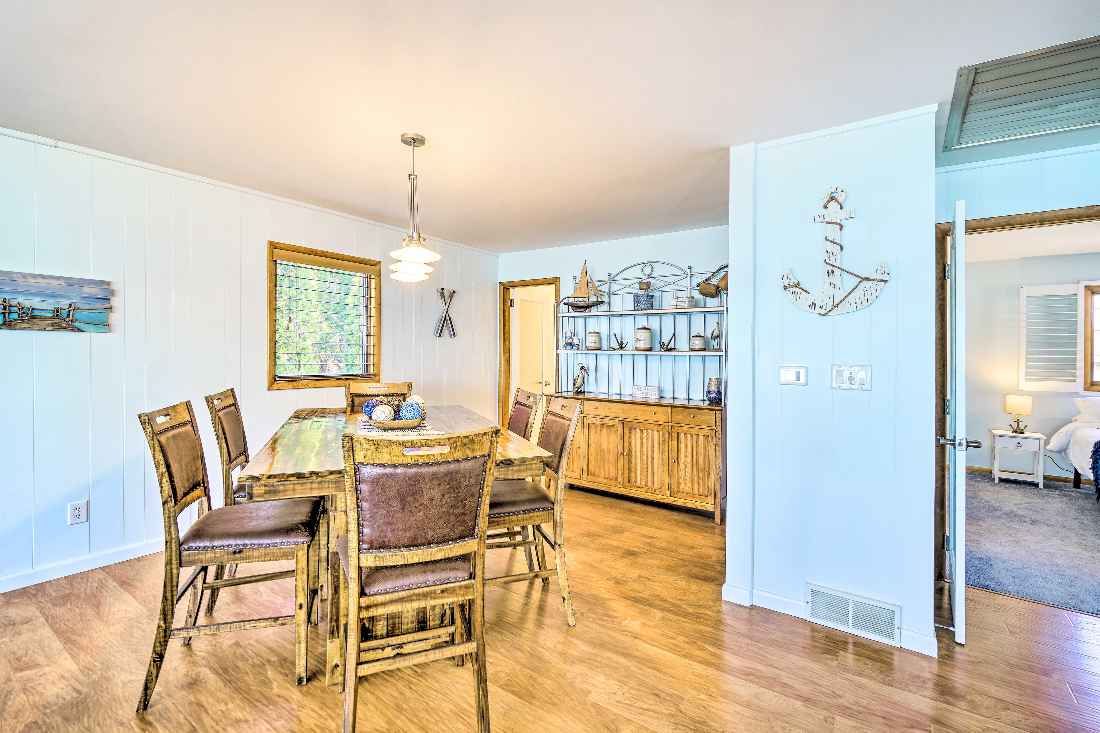 Dining Area | Complimentary Spices