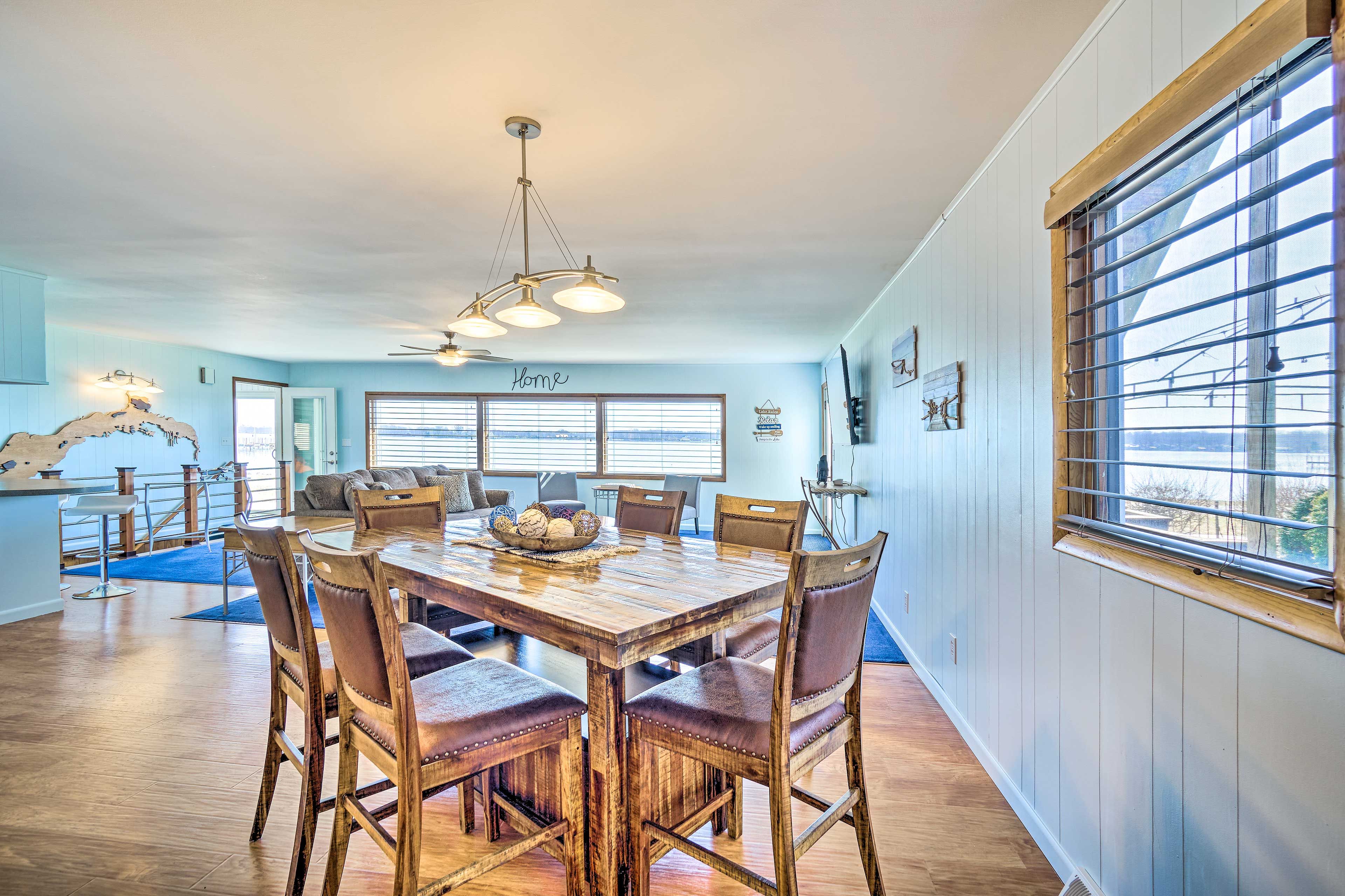 Dining Area | Main Level | Dishware/Flatware Provided