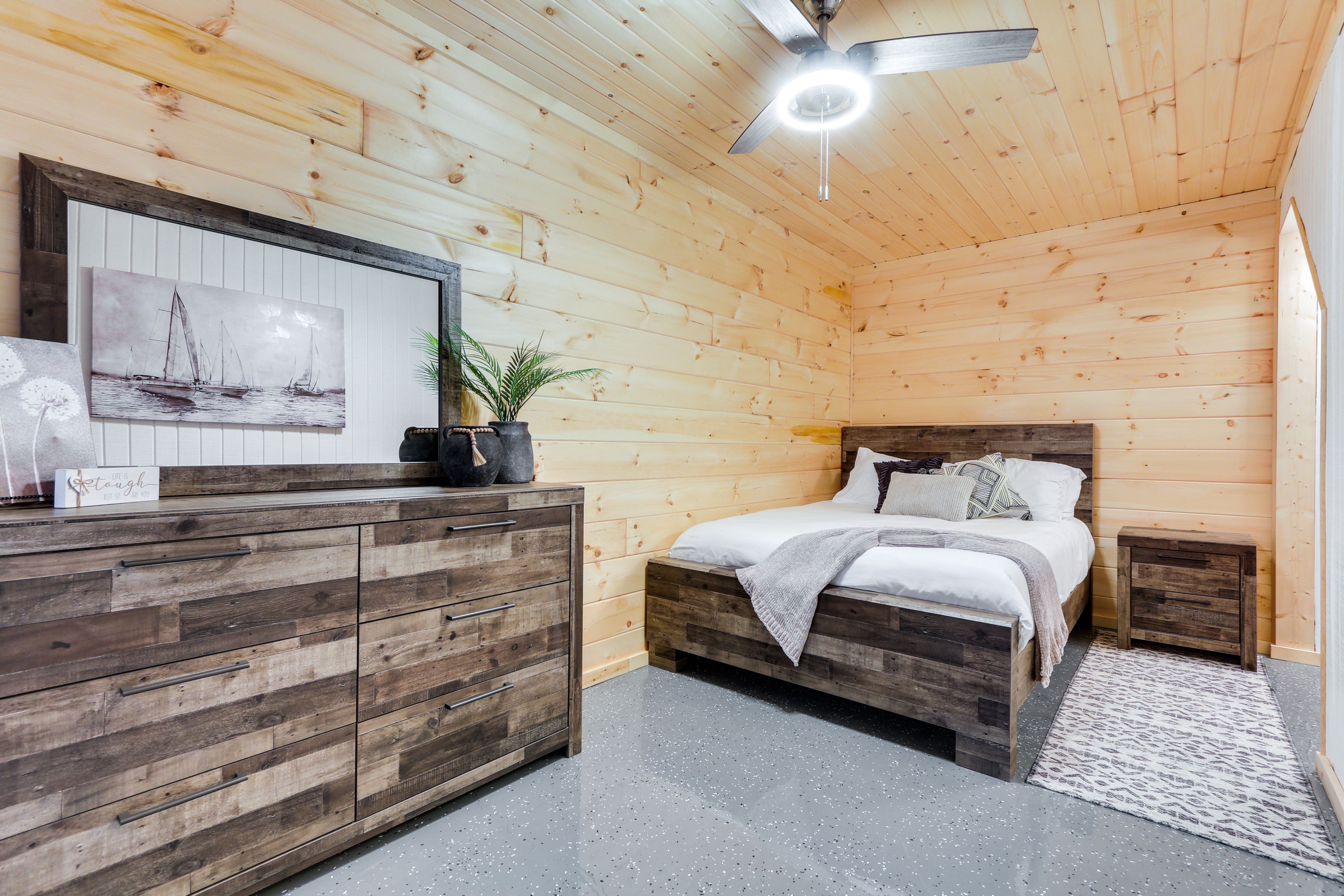 Bedroom 3 | Queen Bed