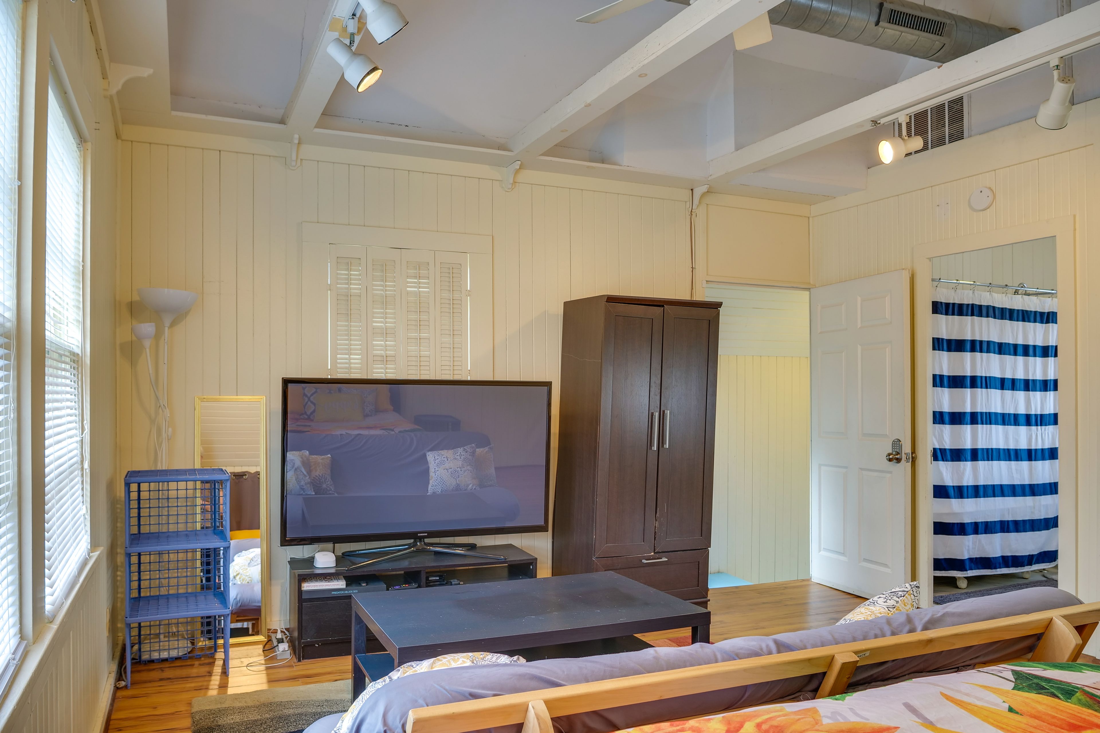 Studio | Central A/C & Heating | Electric Heating