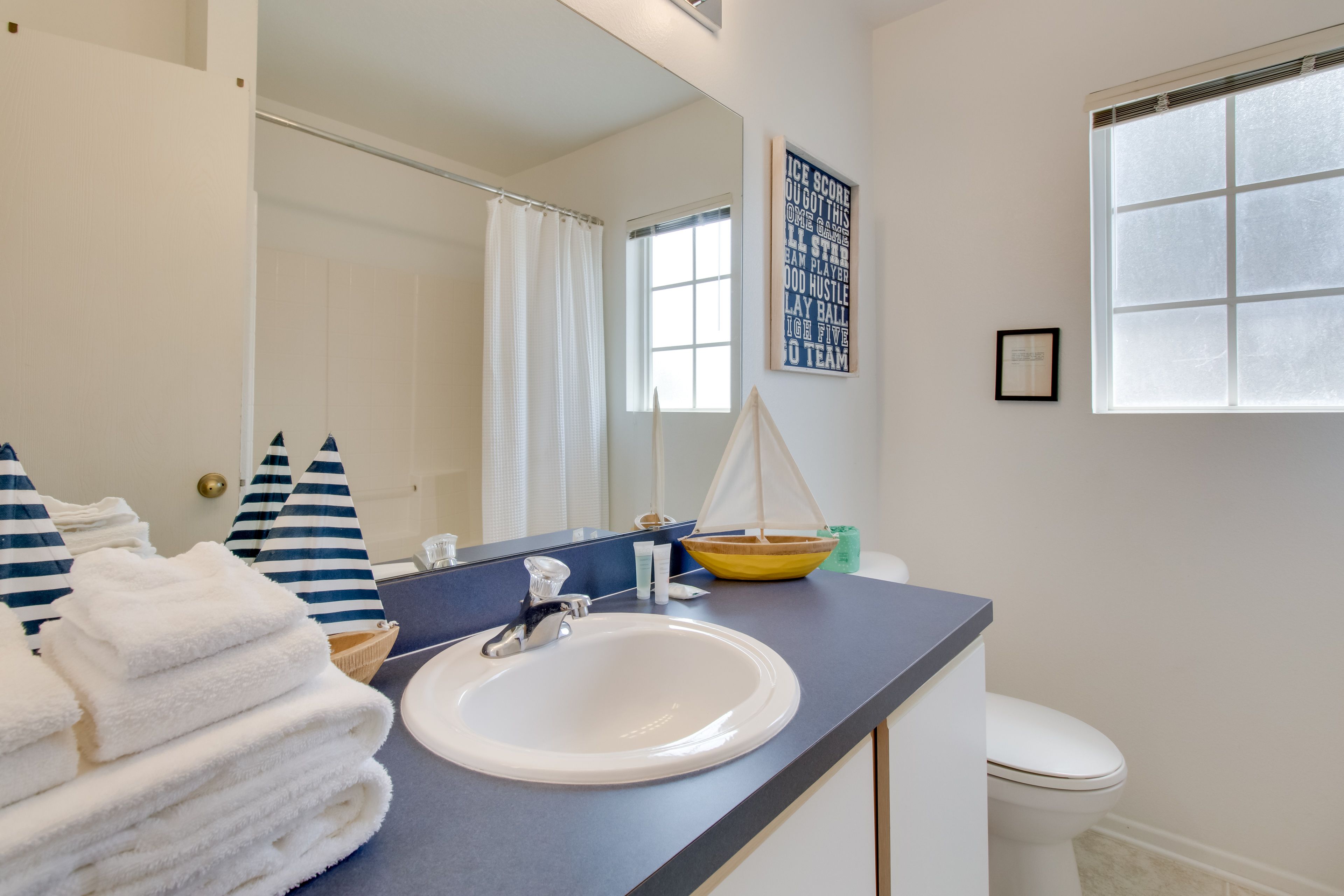 Full Bathroom | Towels & Complimentary Toiletries Provided