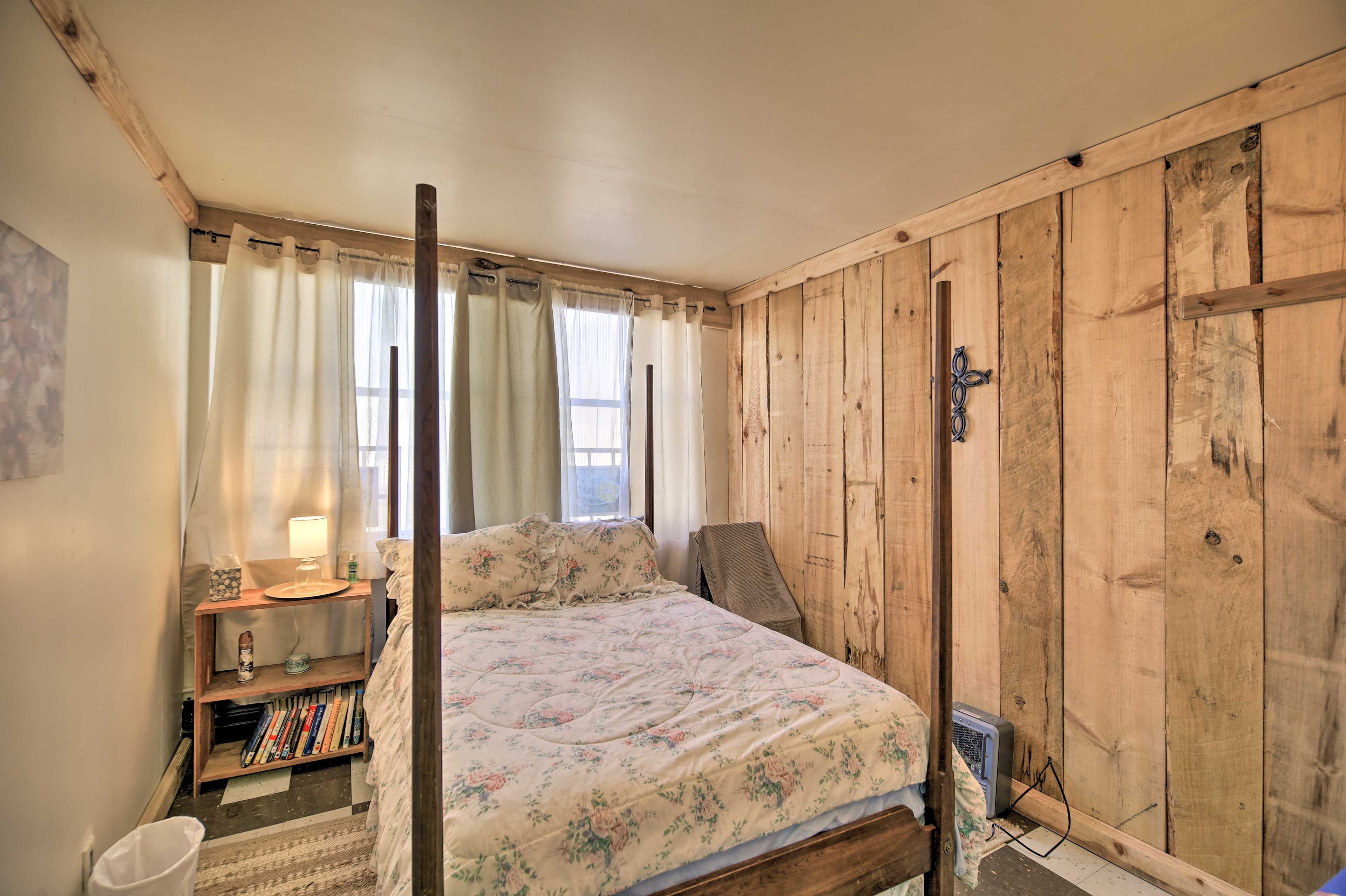 Bedroom 2 | Queen Bed