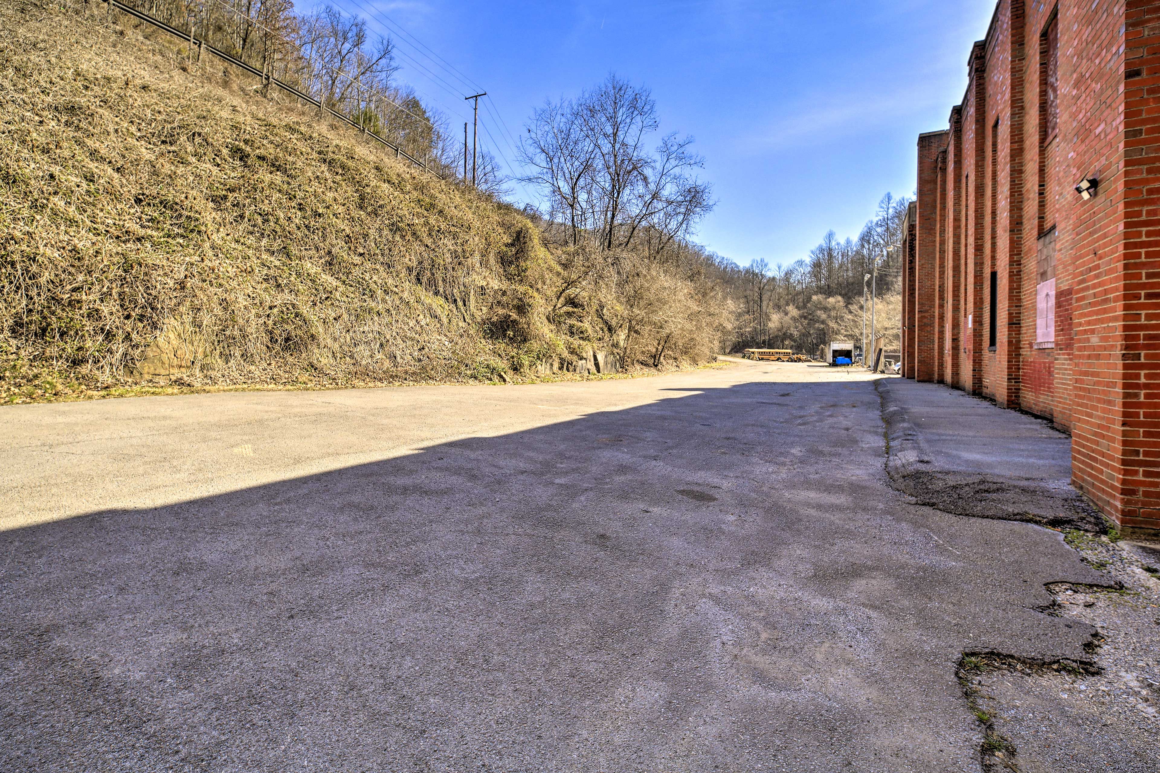 Parking | Community Lot | RV/Trailer Parking Available