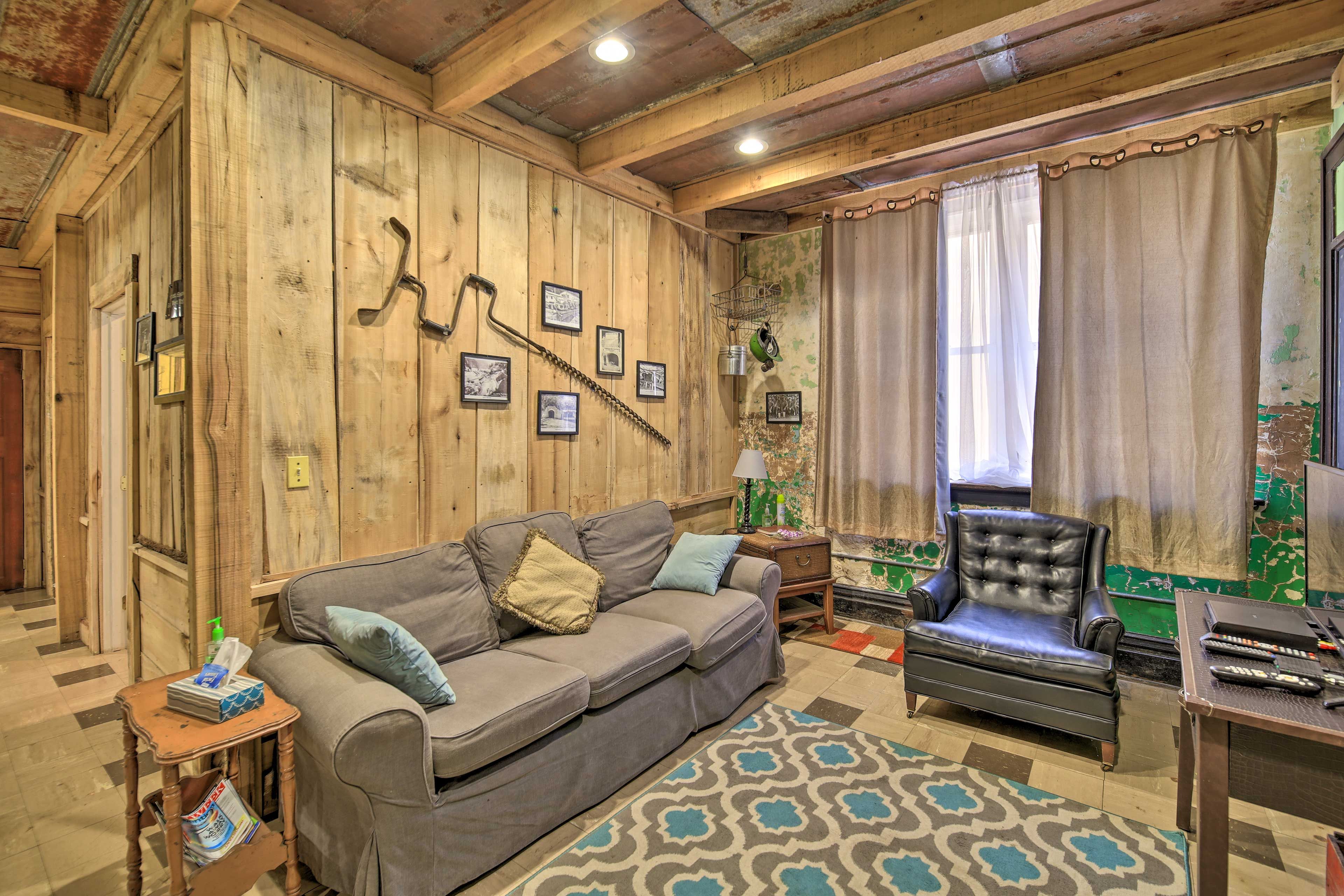 Living Room | Free WiFi | Smart TV