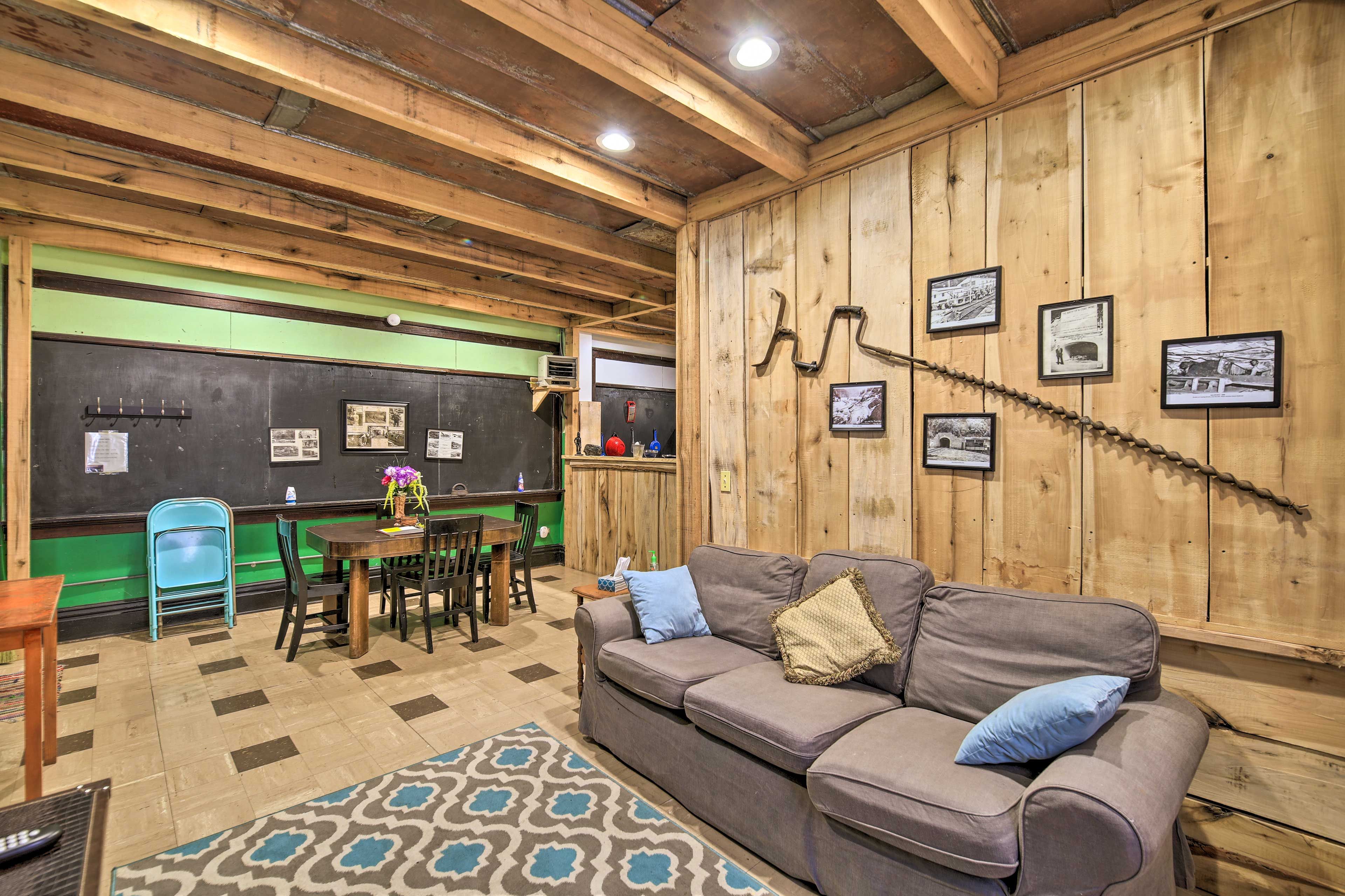 Gary Vacation Rental | 2BR | 1BA | Stairs Required | 600 Sq Ft