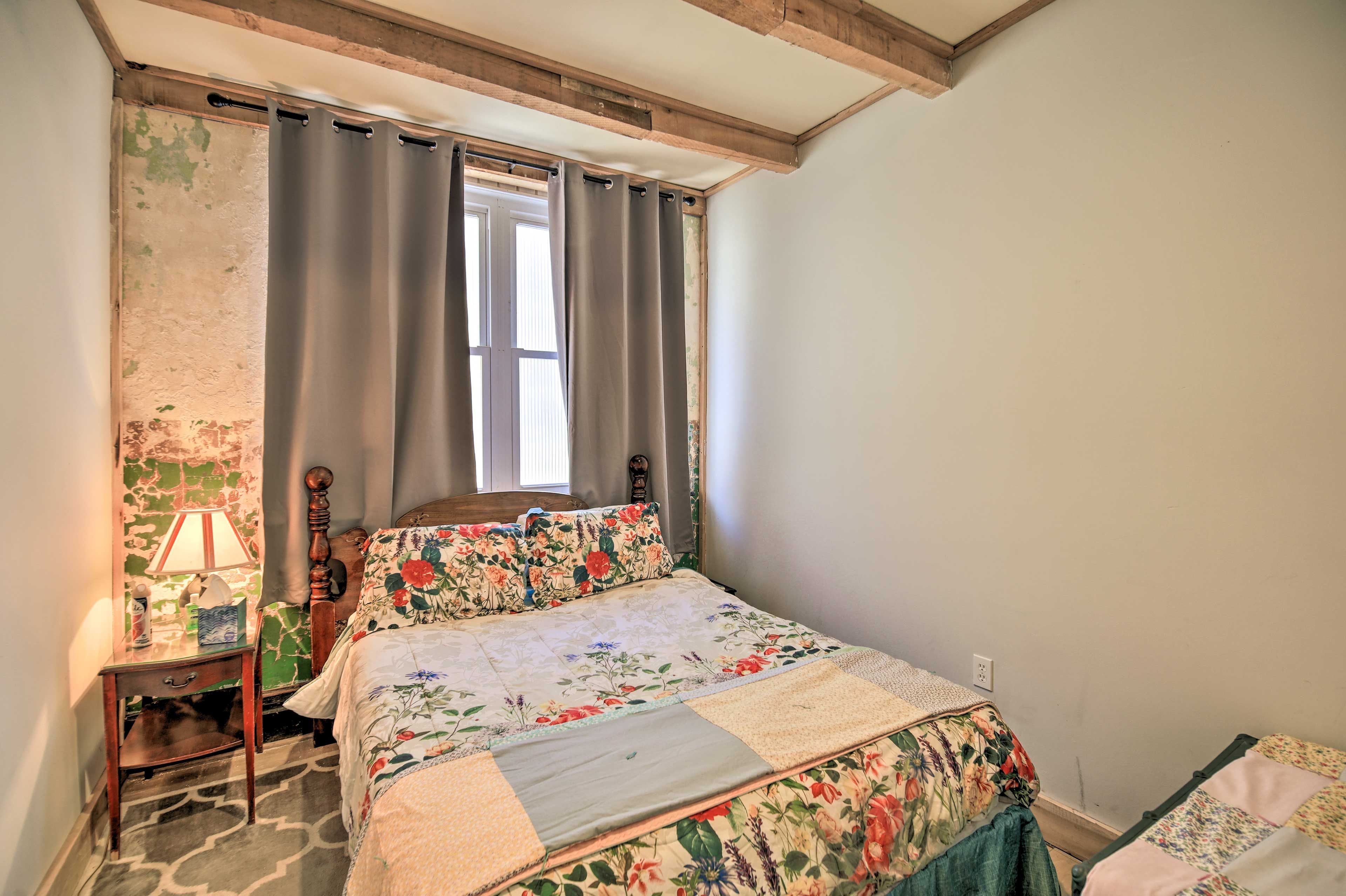 Bedroom 1 | Queen Bed