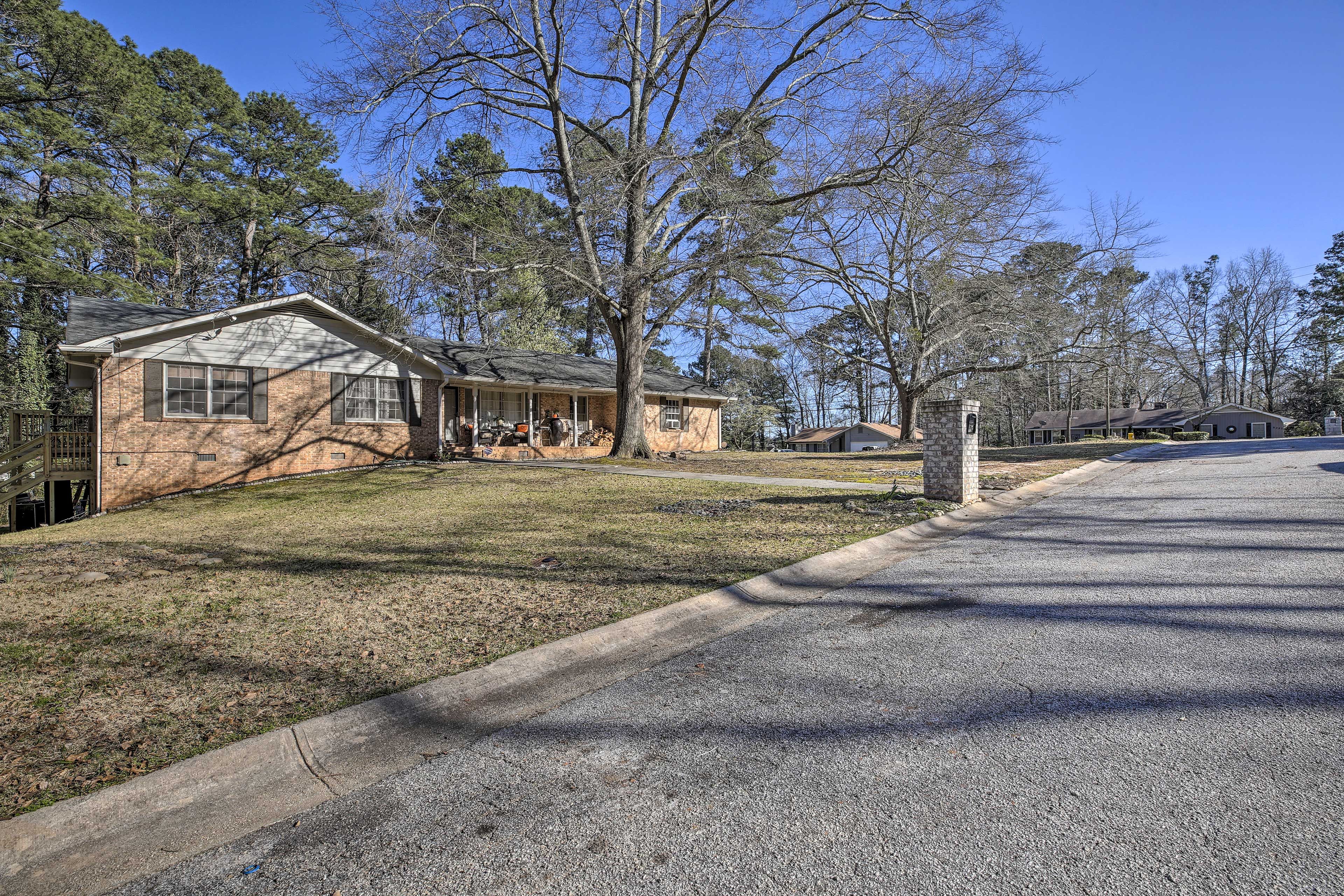 Property Exterior | Driveway (2 Vehicles)