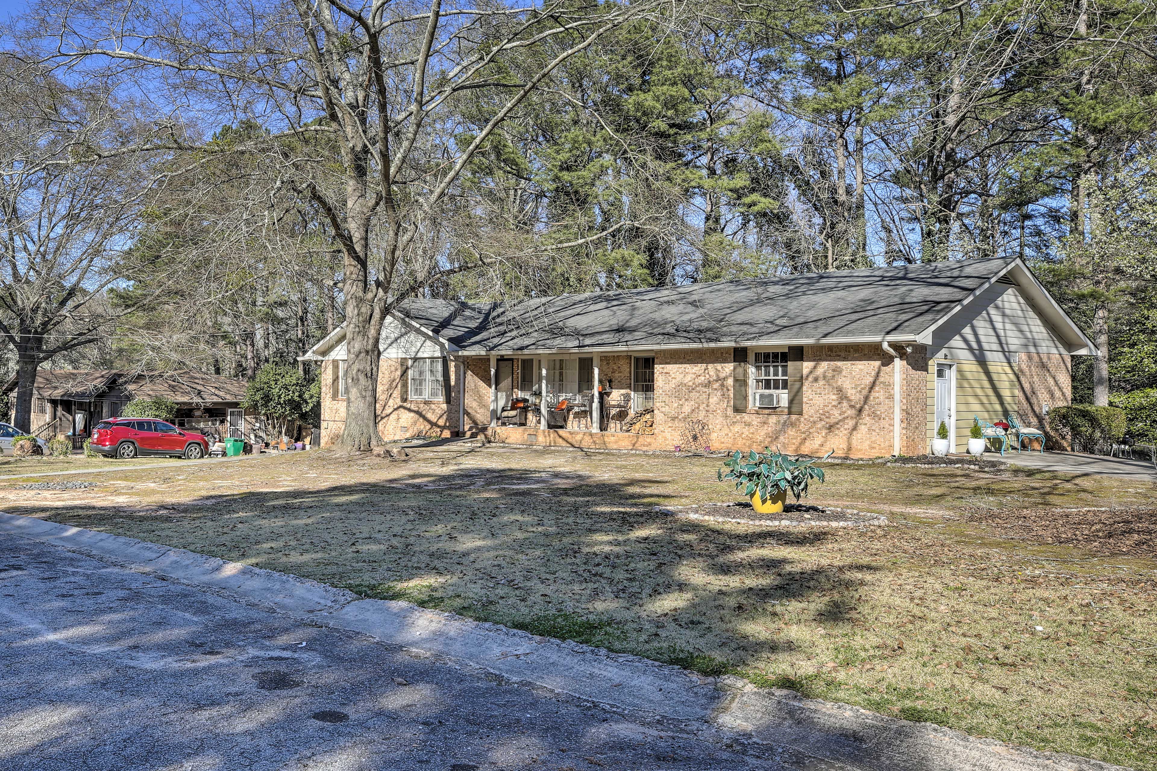 Property Exterior | Free Street Parking (First-Come, First-Served)