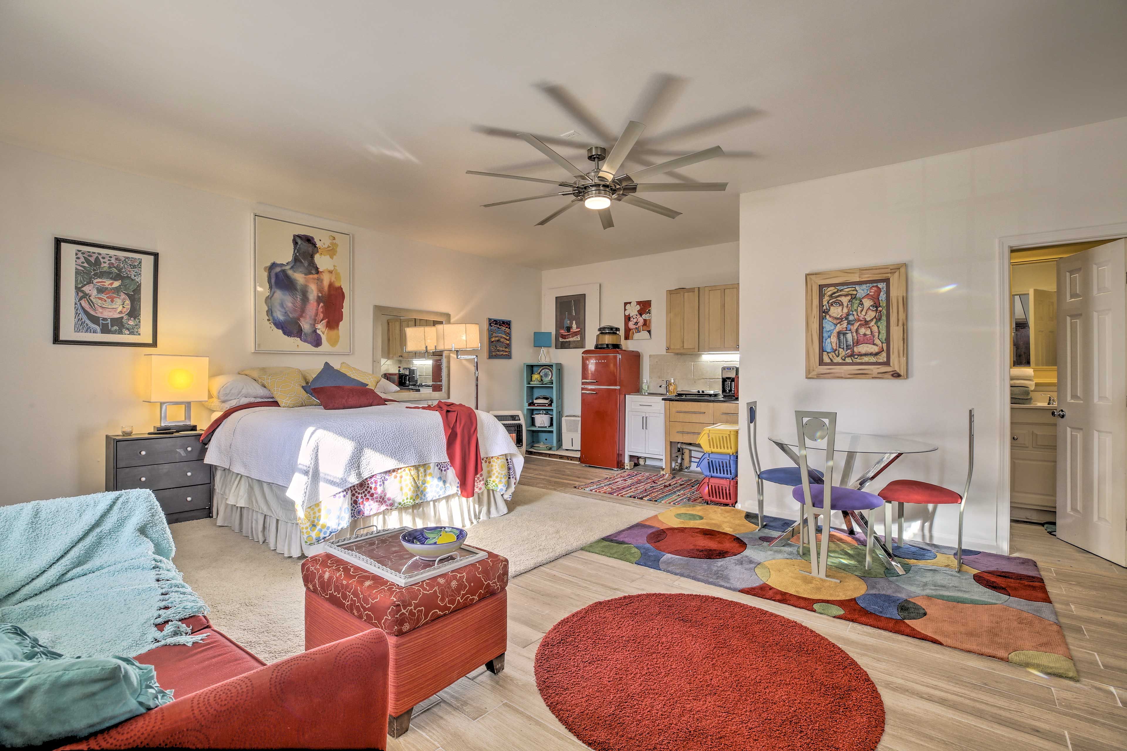 Studio | Queen Bed