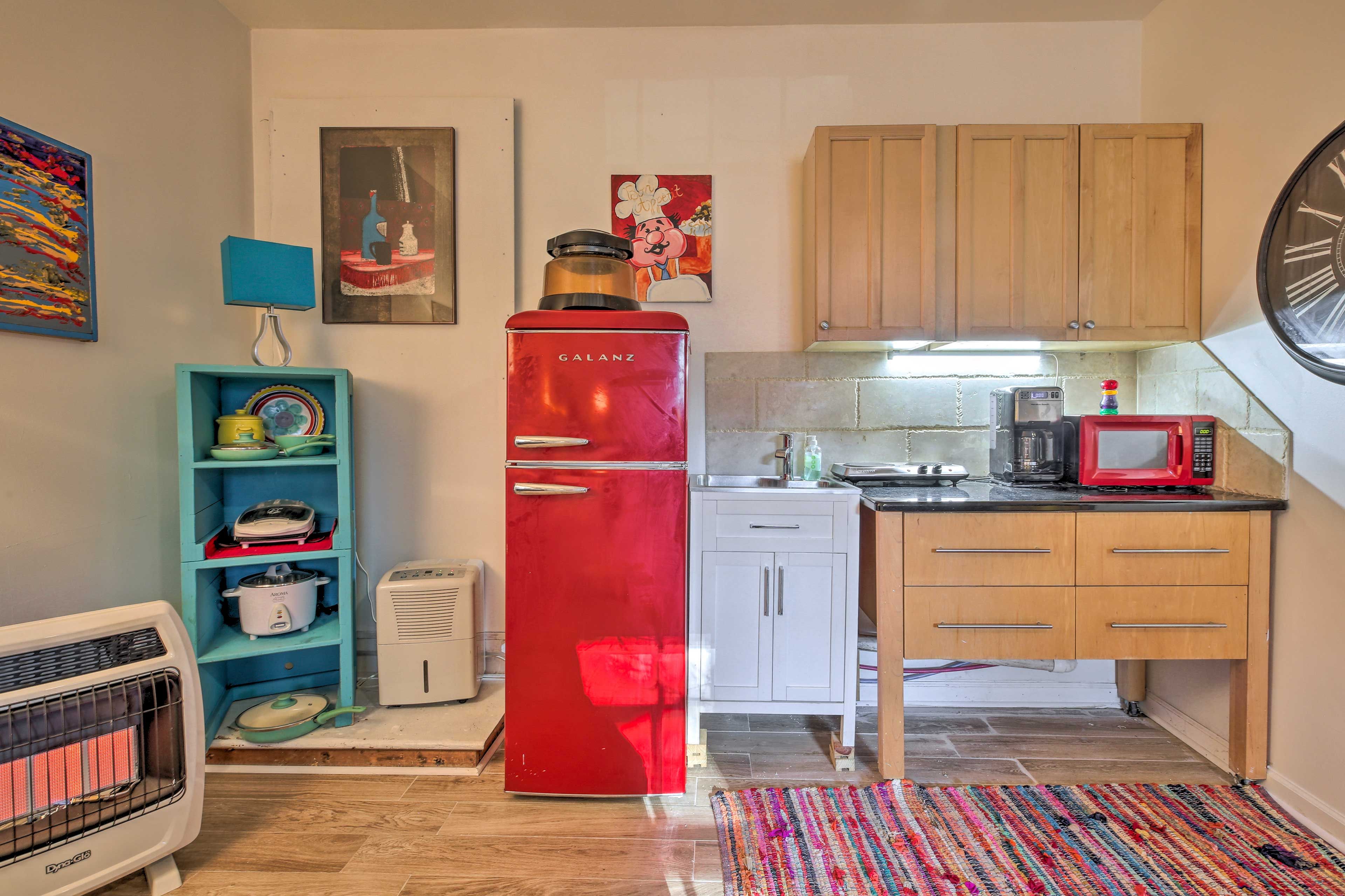 Kitchenette | Well-Equipped