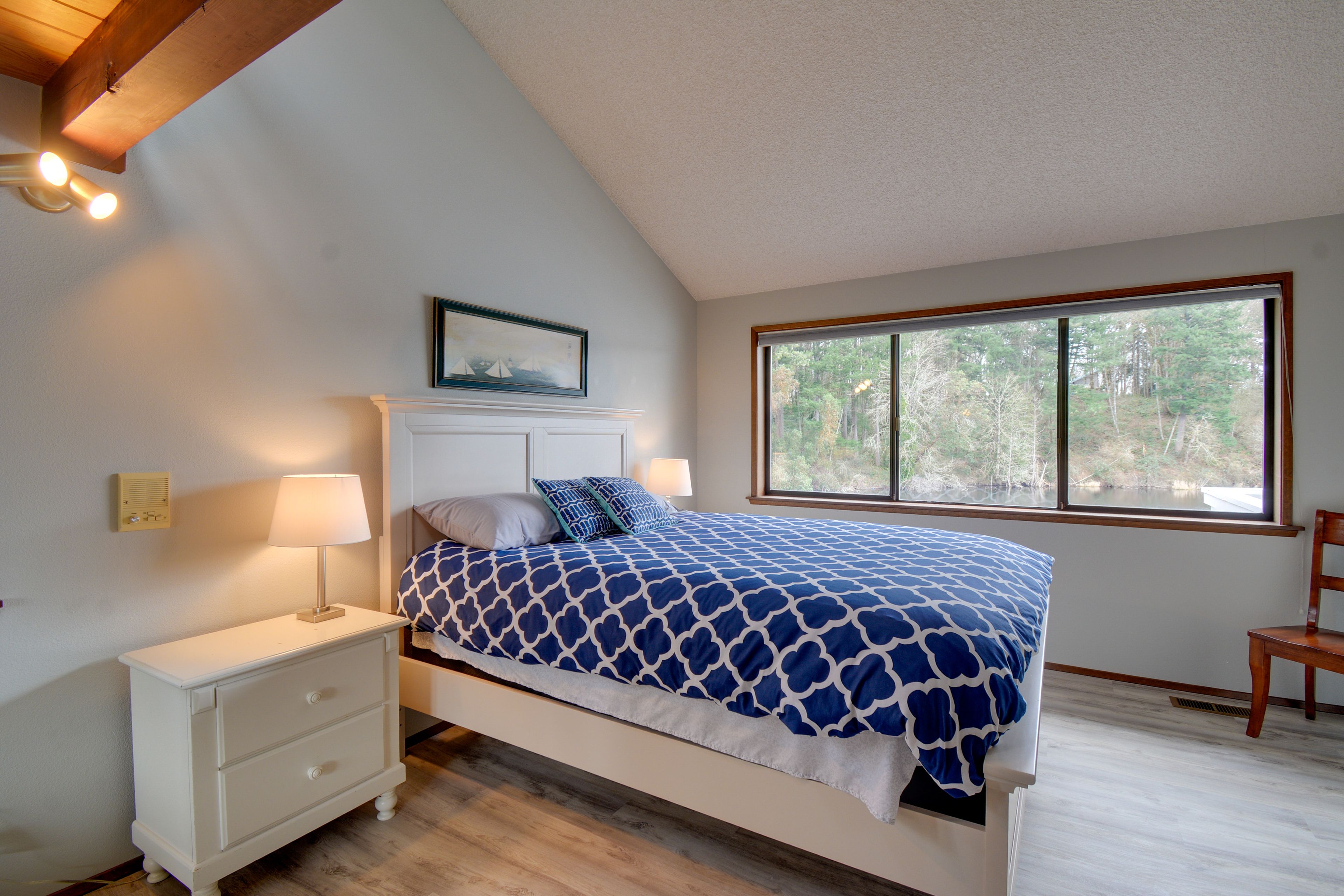 Bedroom 3 | Queen Bed