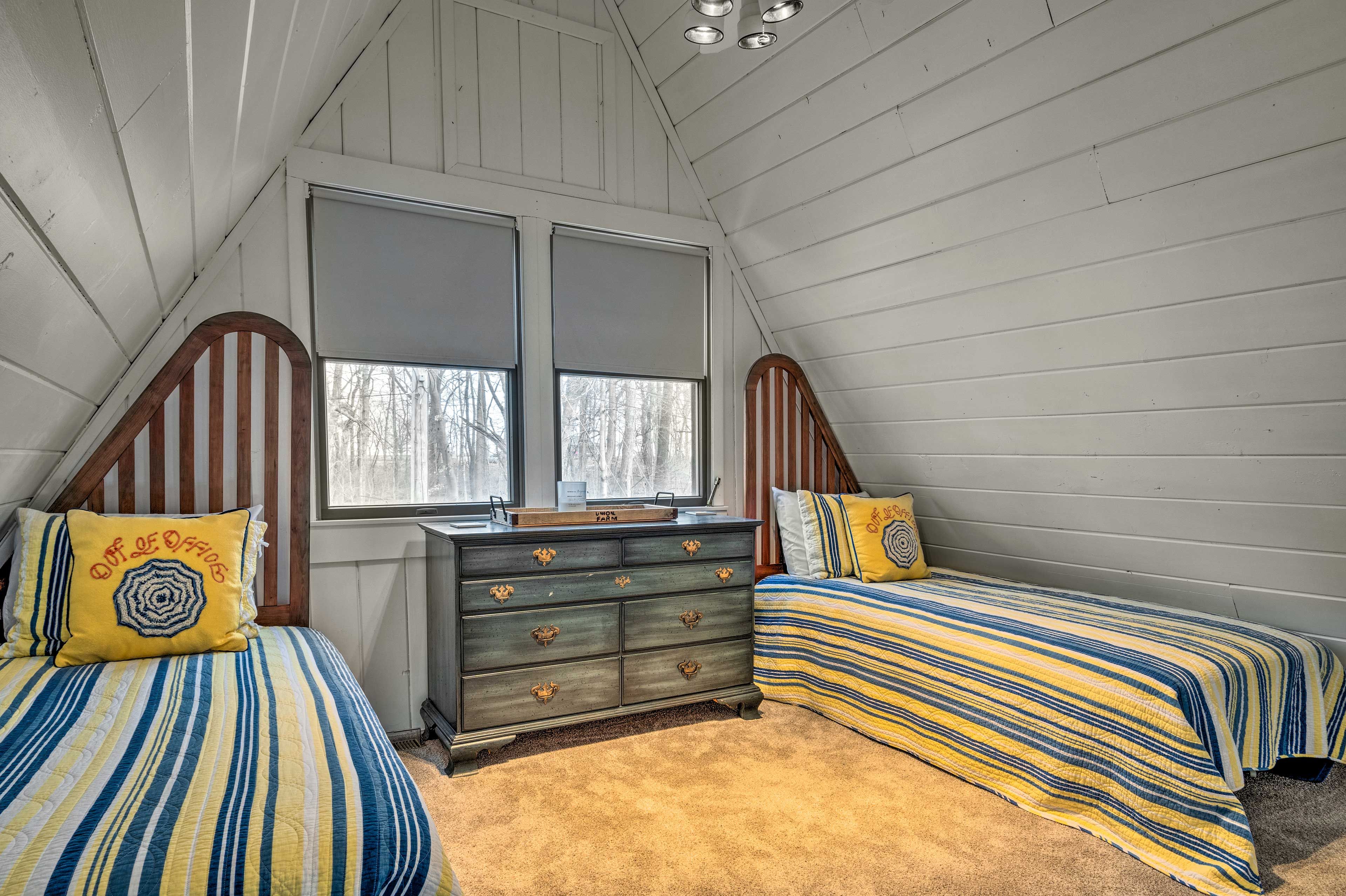 Bedroom 2 | 2nd Floor | 2 Twin Beds