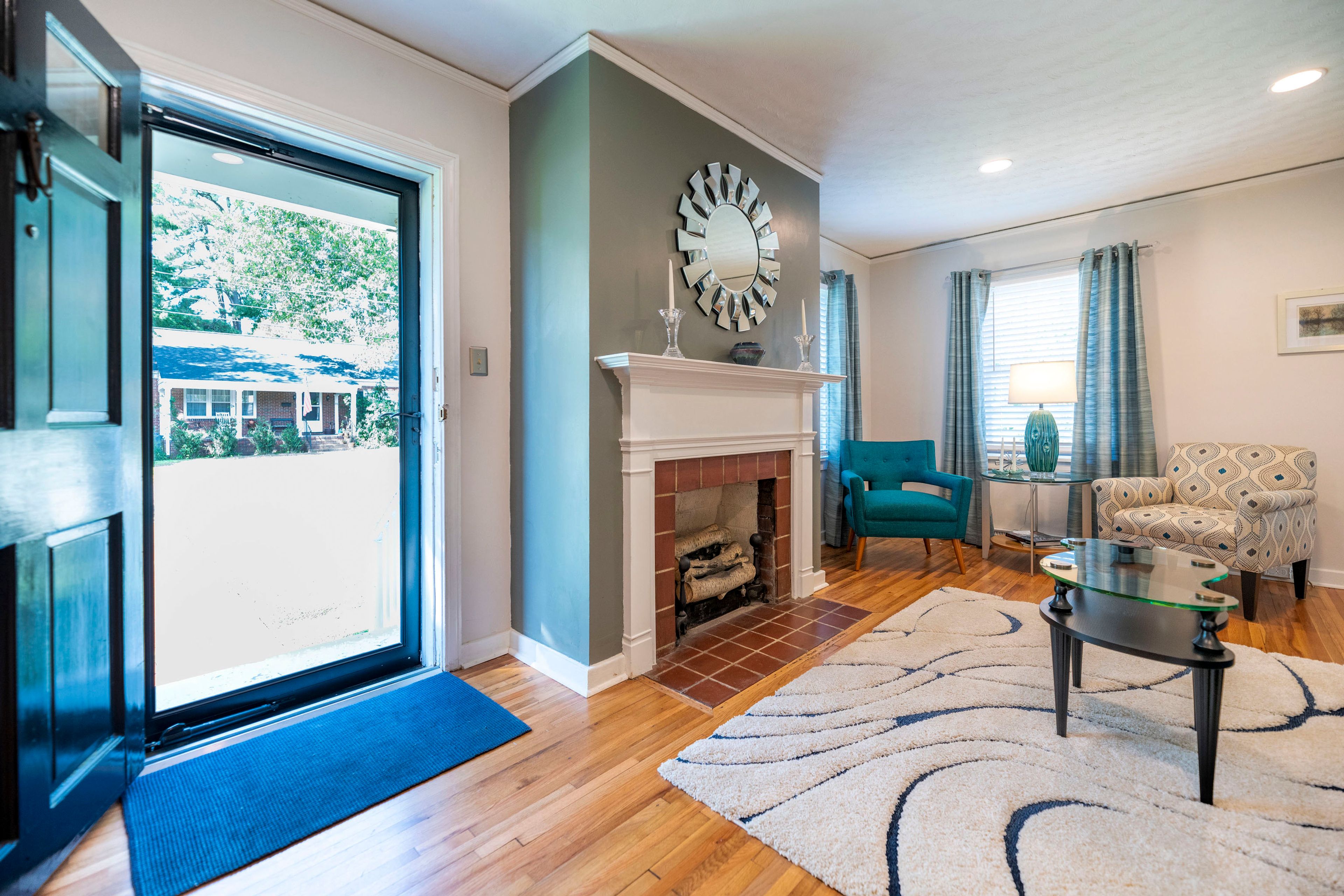 Living Room | Decorative Fireplace