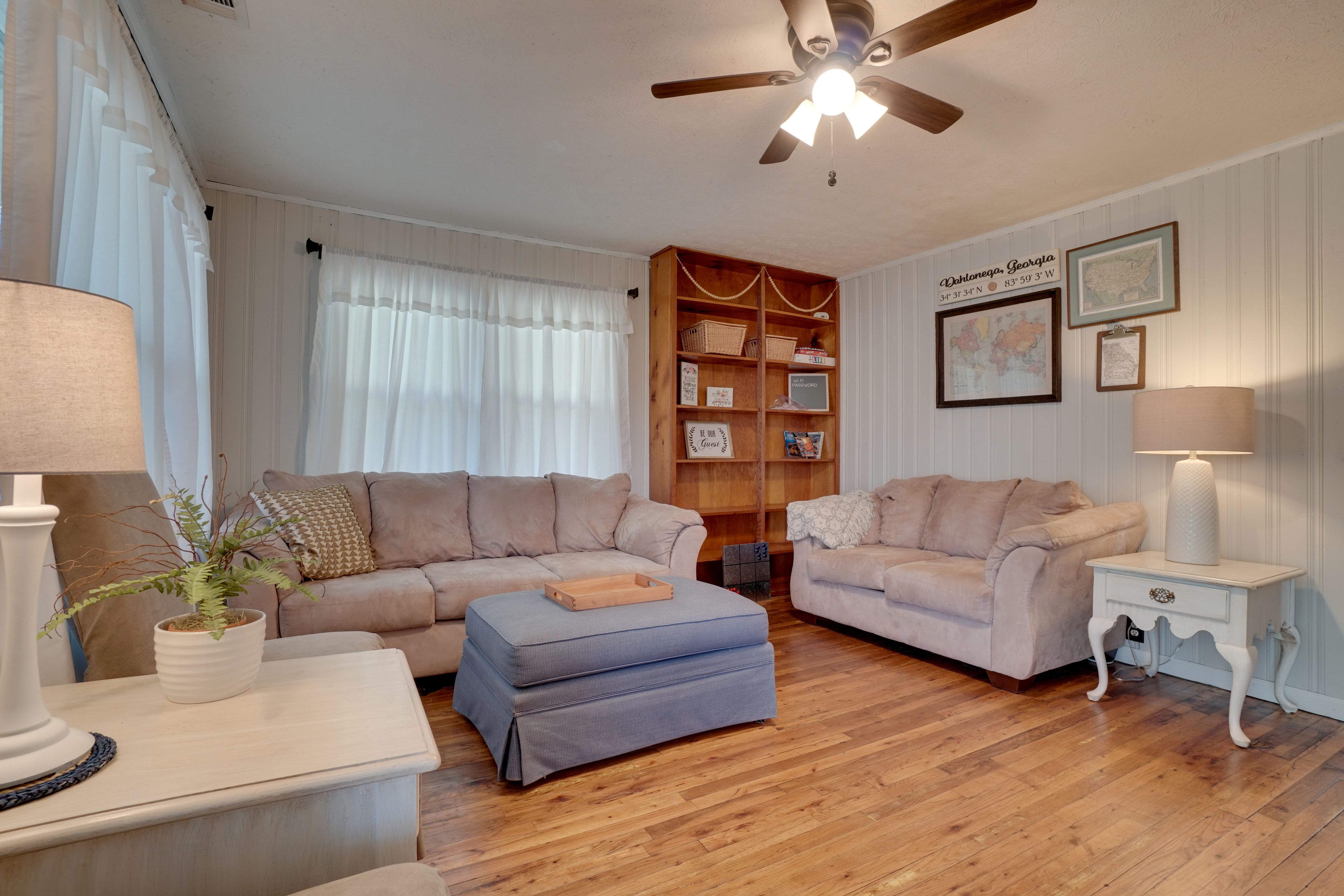 Living Room | Smart TV | DVD Player | Free WiFi | Central A/C