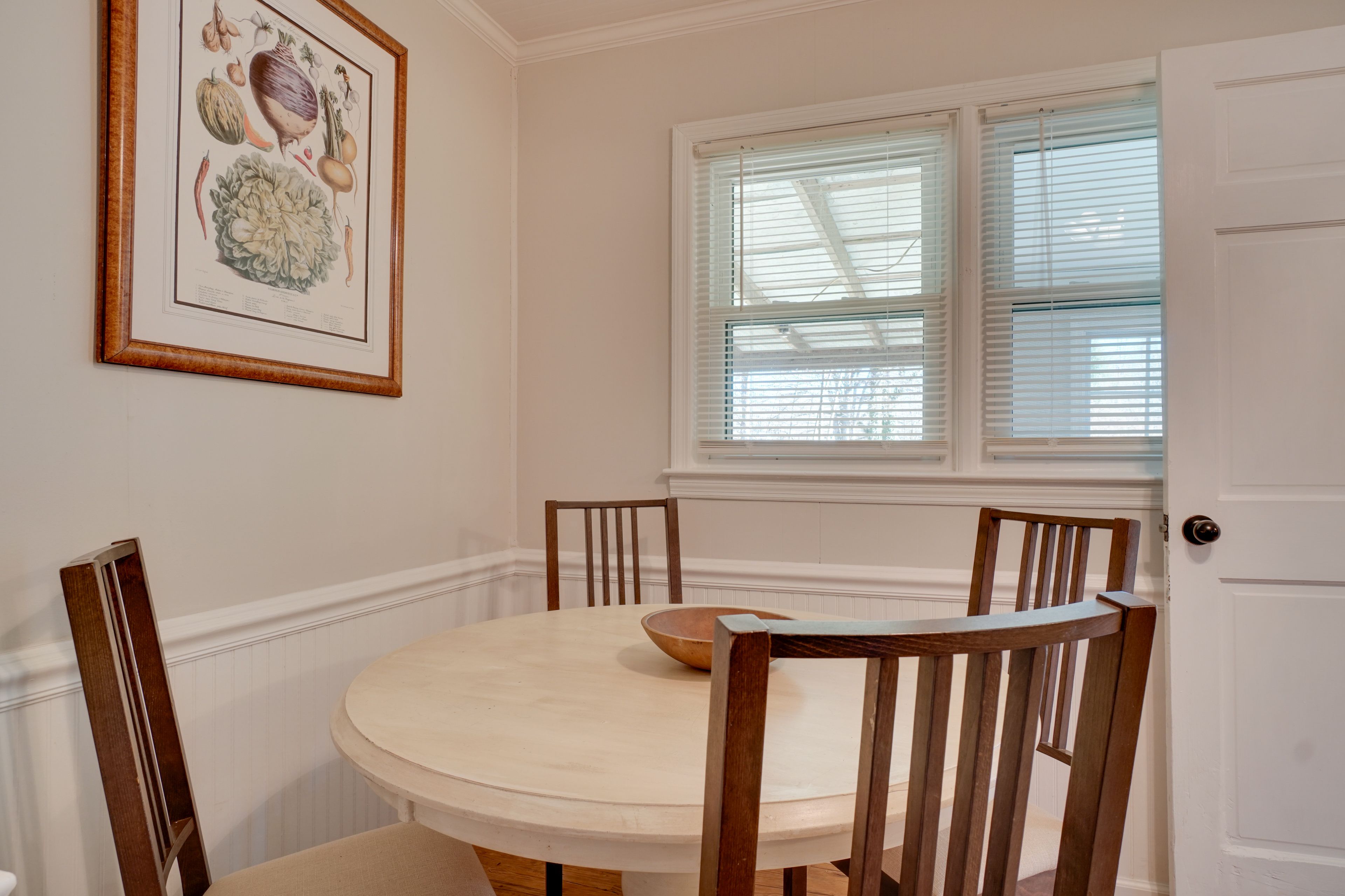 Dining Area | Dishware/Flatware