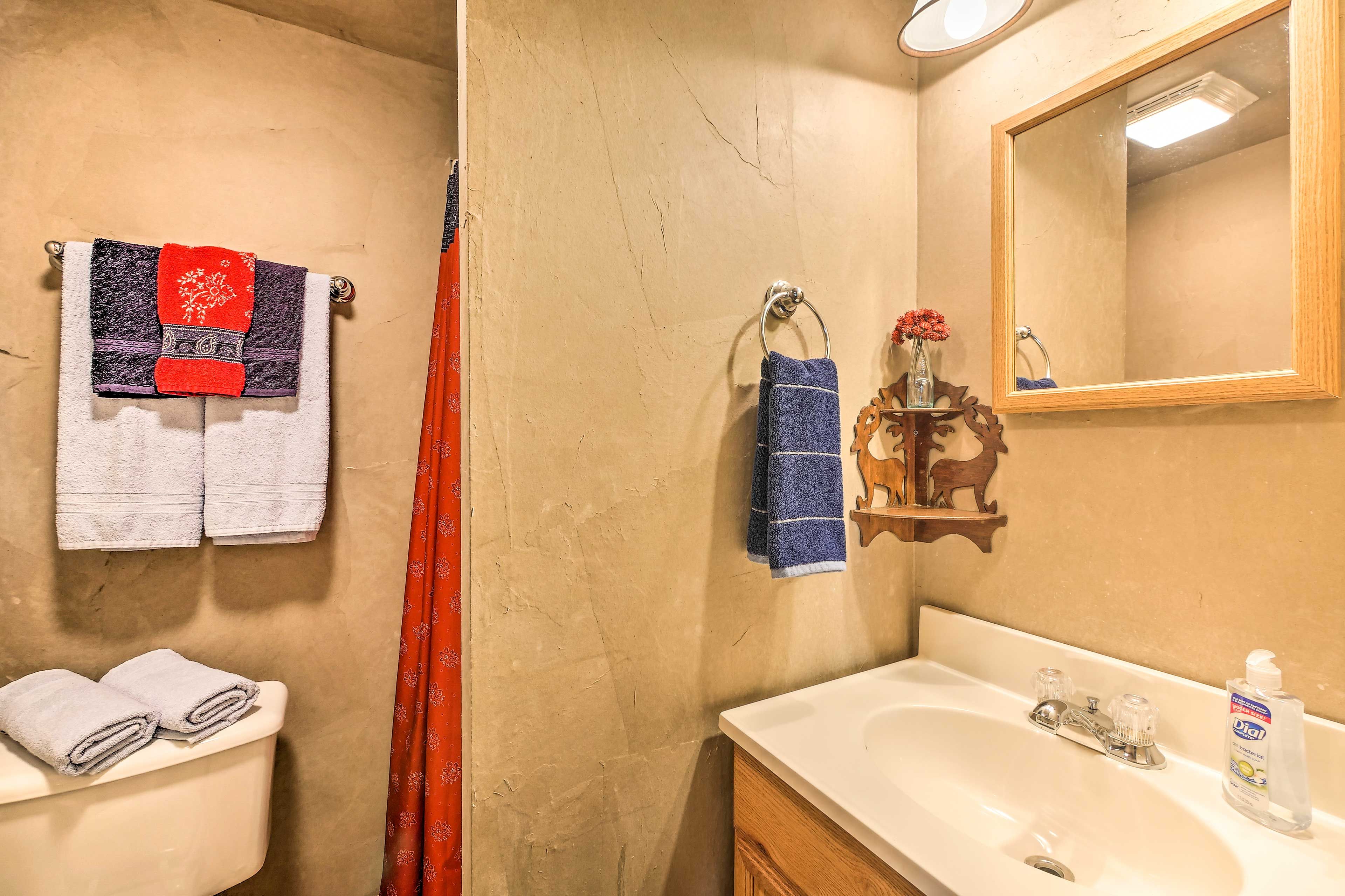 Full Bathroom | Complimentary Toiletries