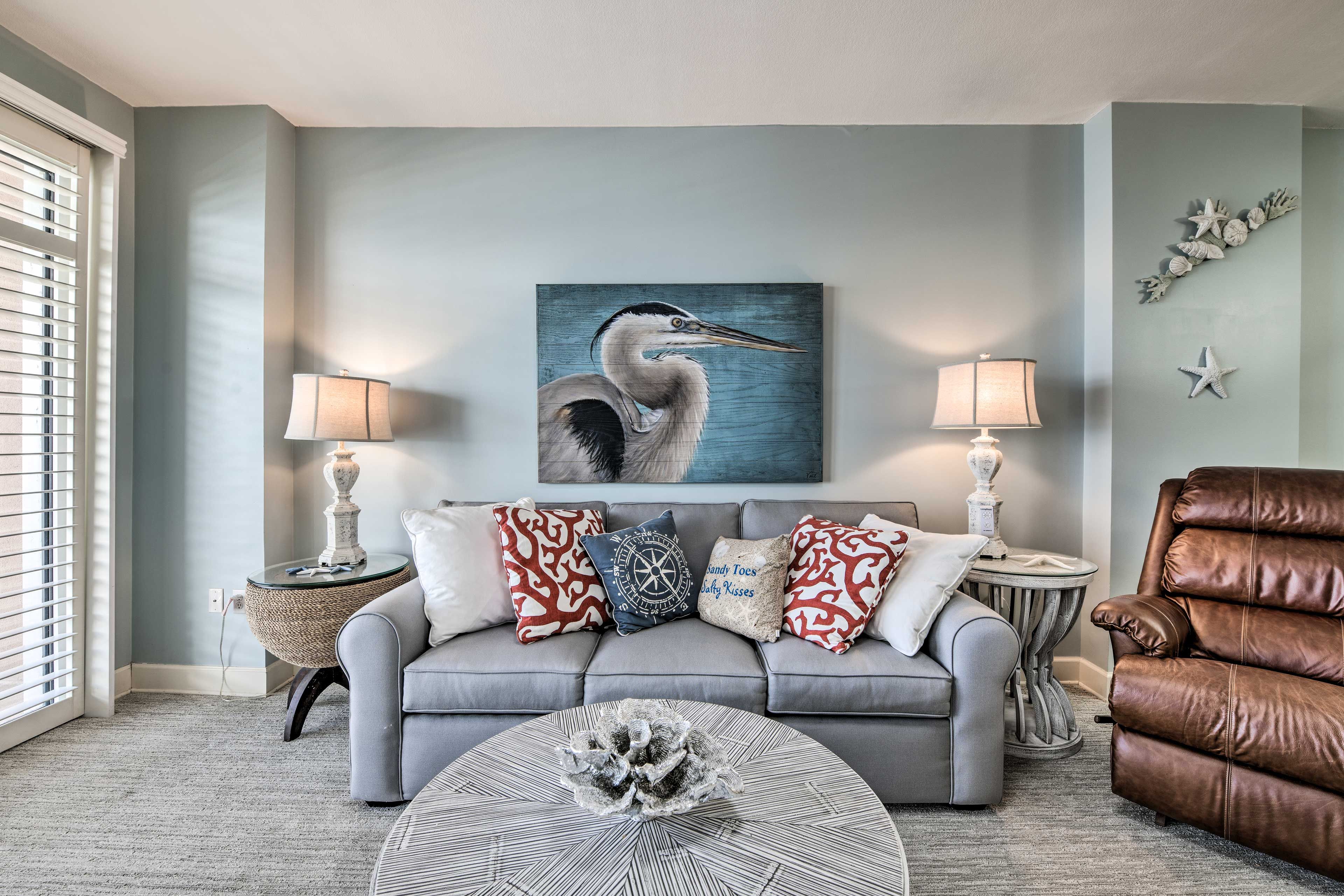 Living Room | 6th-Floor Unit | Single-Story Condo