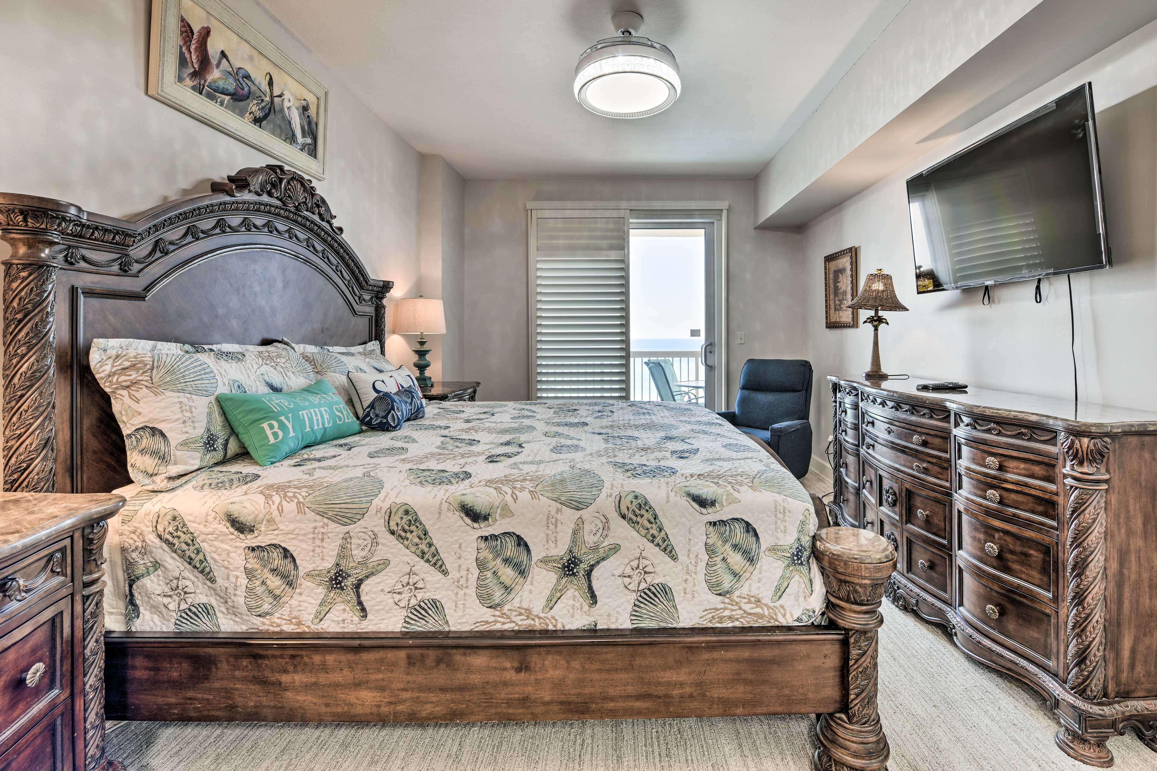Bedroom 1 | Smart TV w/ Cable | Linens Provided