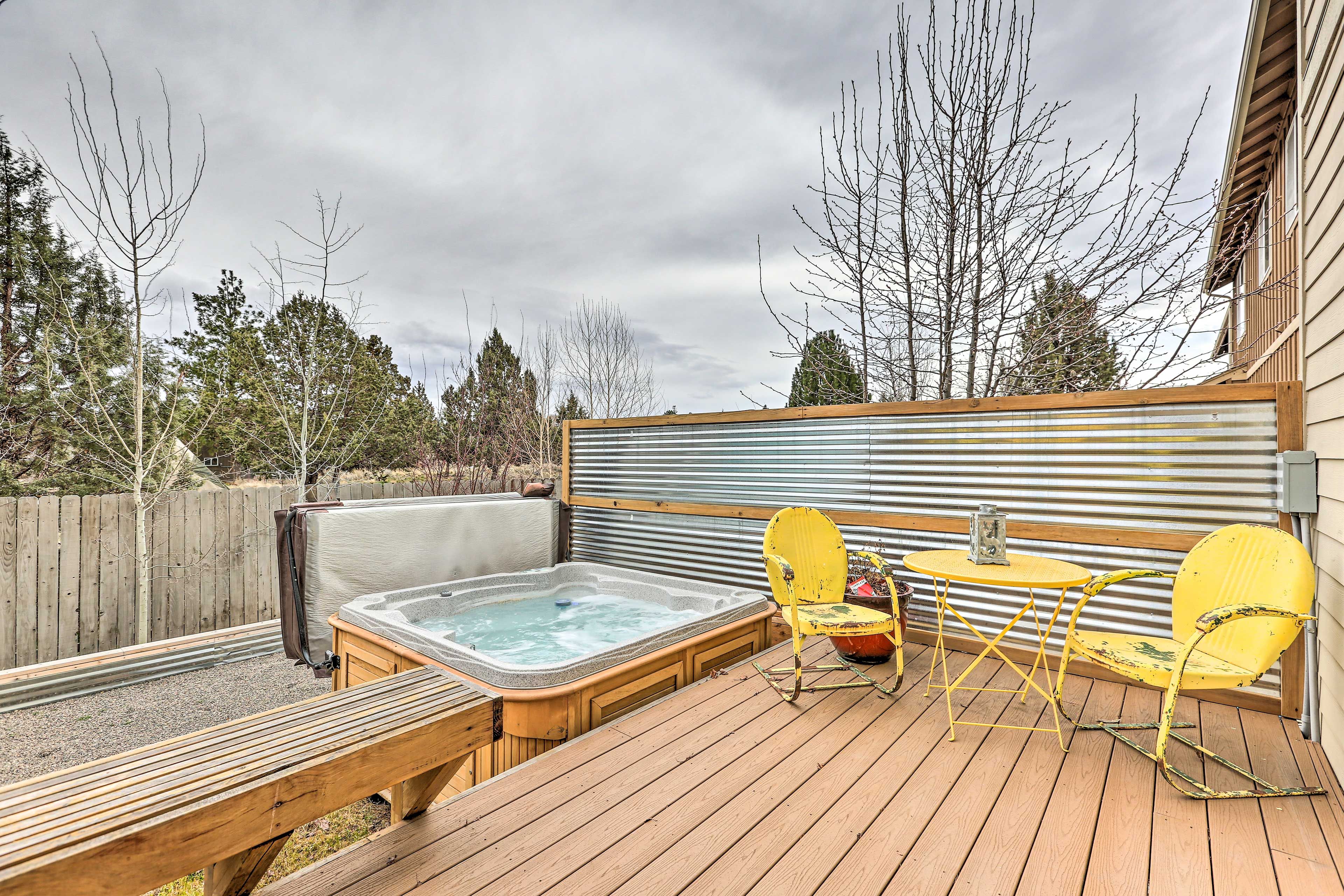 Fenced-In Yard | Hot Tub | Gas Grill | Fire Pit
