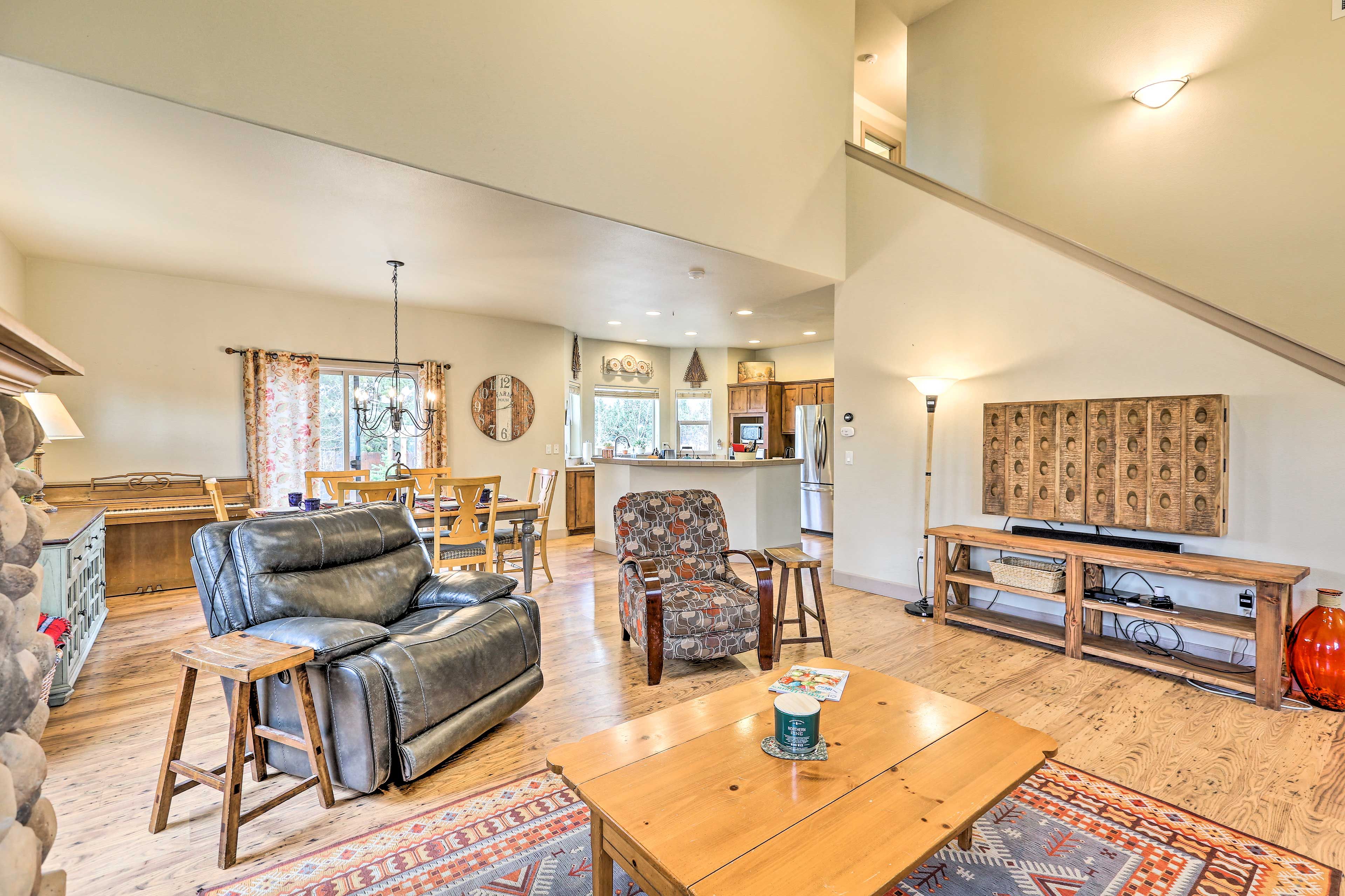 Living Room | 1st Floor | Free WiFi | Central Heating & A/C