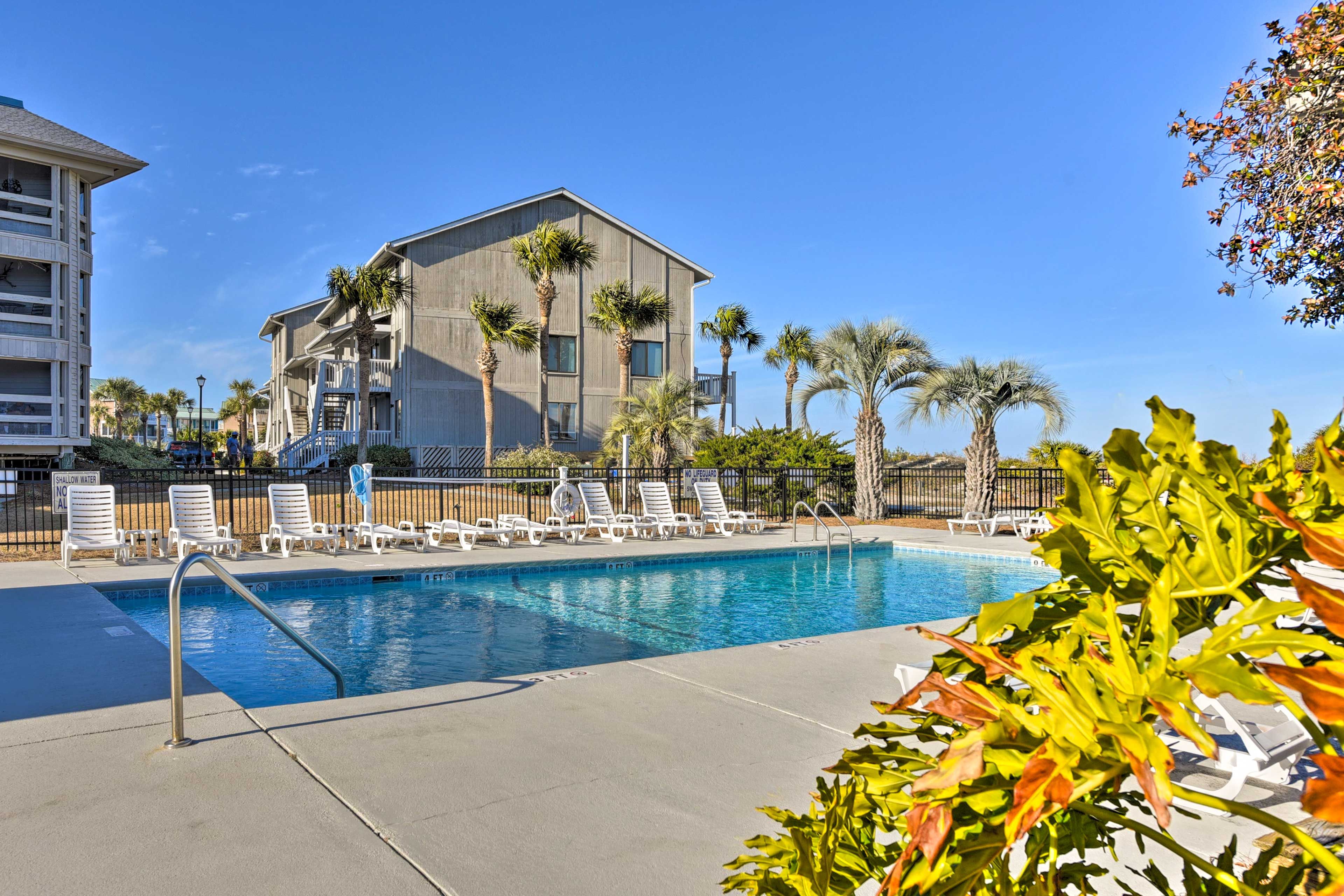 Cedar Reef Villas | Community Amenities | 3 Outdoor Pools